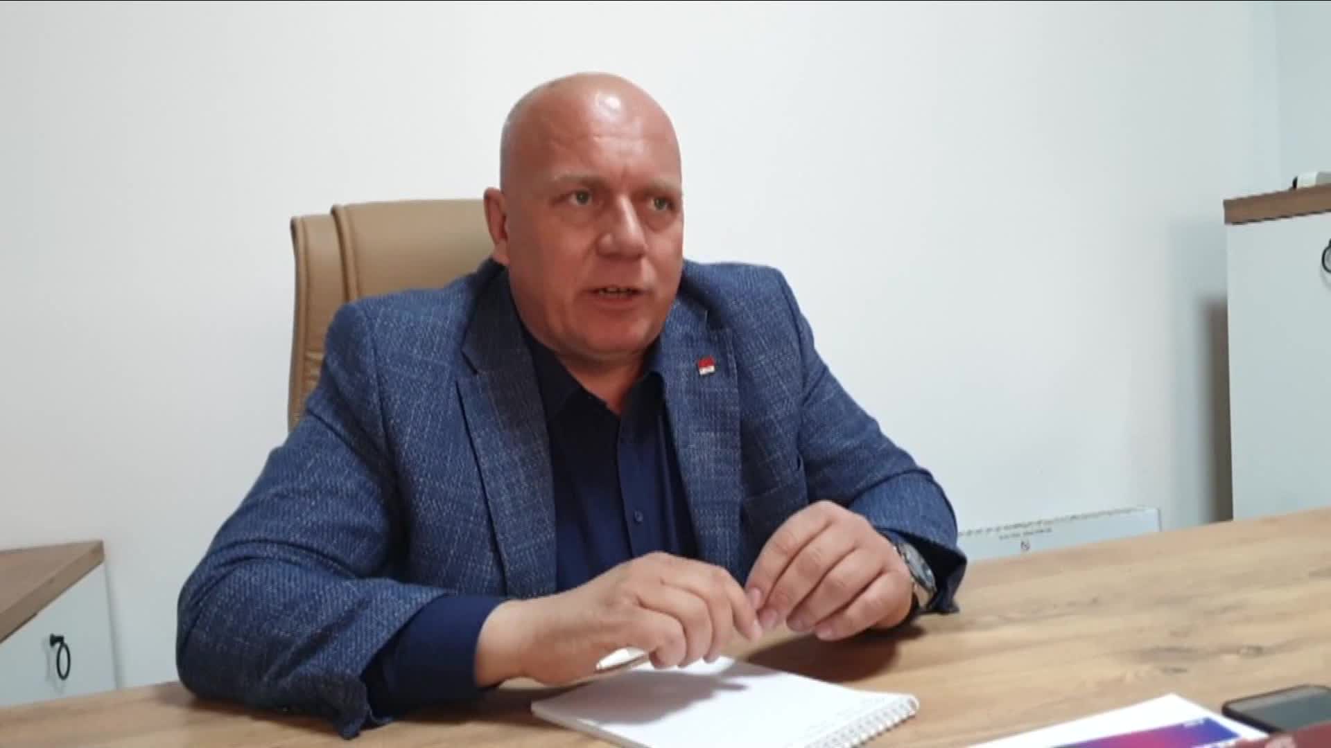CHP İL BAŞKANINDAN YURT DIŞI ÇIKIŞ HARCI TEPKİSİ: "4 KİŞİLİK AİLE KAPIKULE'DEN ÇIKMAK İÇİN BİLE 600 TL VERECEK"