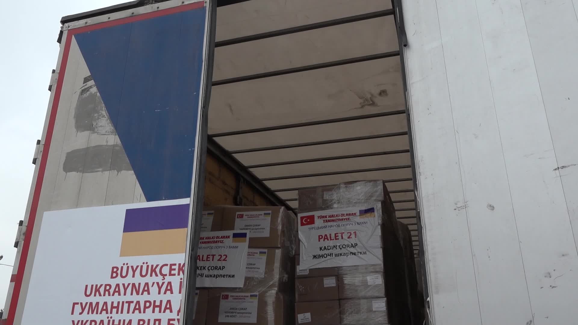 BÜYÜKÇEKMECE BELEDİYESİ, UKRAYNA’YA İKİ TIR DOLU İNSANİ YARDIM MALZEMESİ GÖNDERDİ