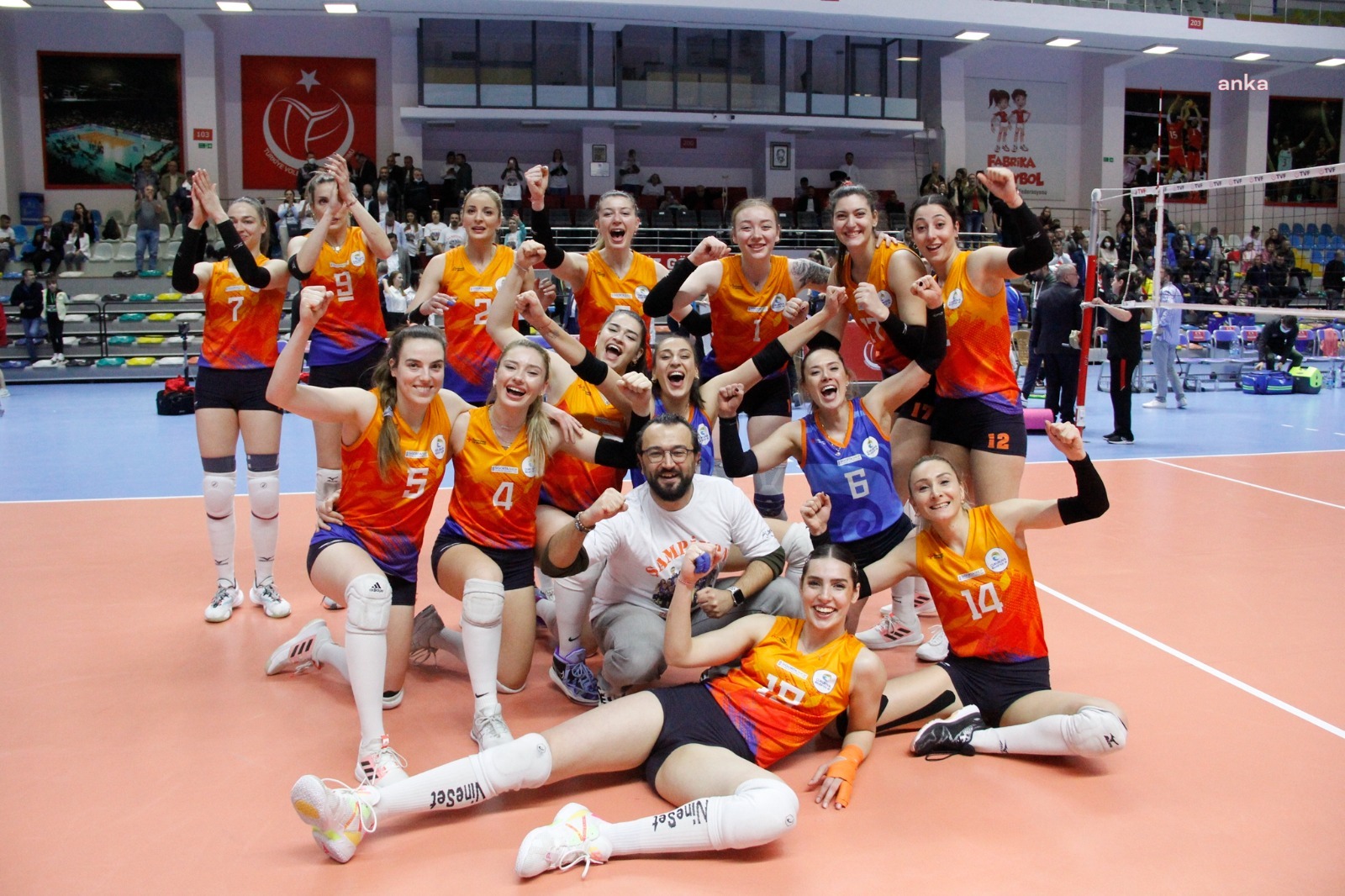ÇUKUROVA BELEDİYESİ SPOR KULÜBÜ, "SULTANLAR LİGİNE" YÜKSELDİ