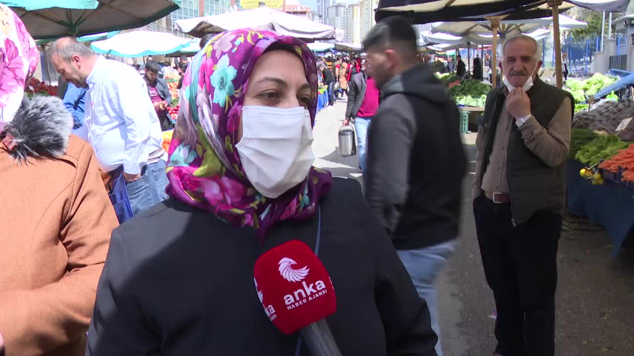 ENFLASYON ORANI YÜZDE 61 OLARAK AÇIKLANDI… BİR KİLO DOMATES BİR KİLO SALATALIĞA 55 LİRA VEREN VATANDAŞ: "ONLAR UTANSINLAR BİZ UTANMIYORUZ"