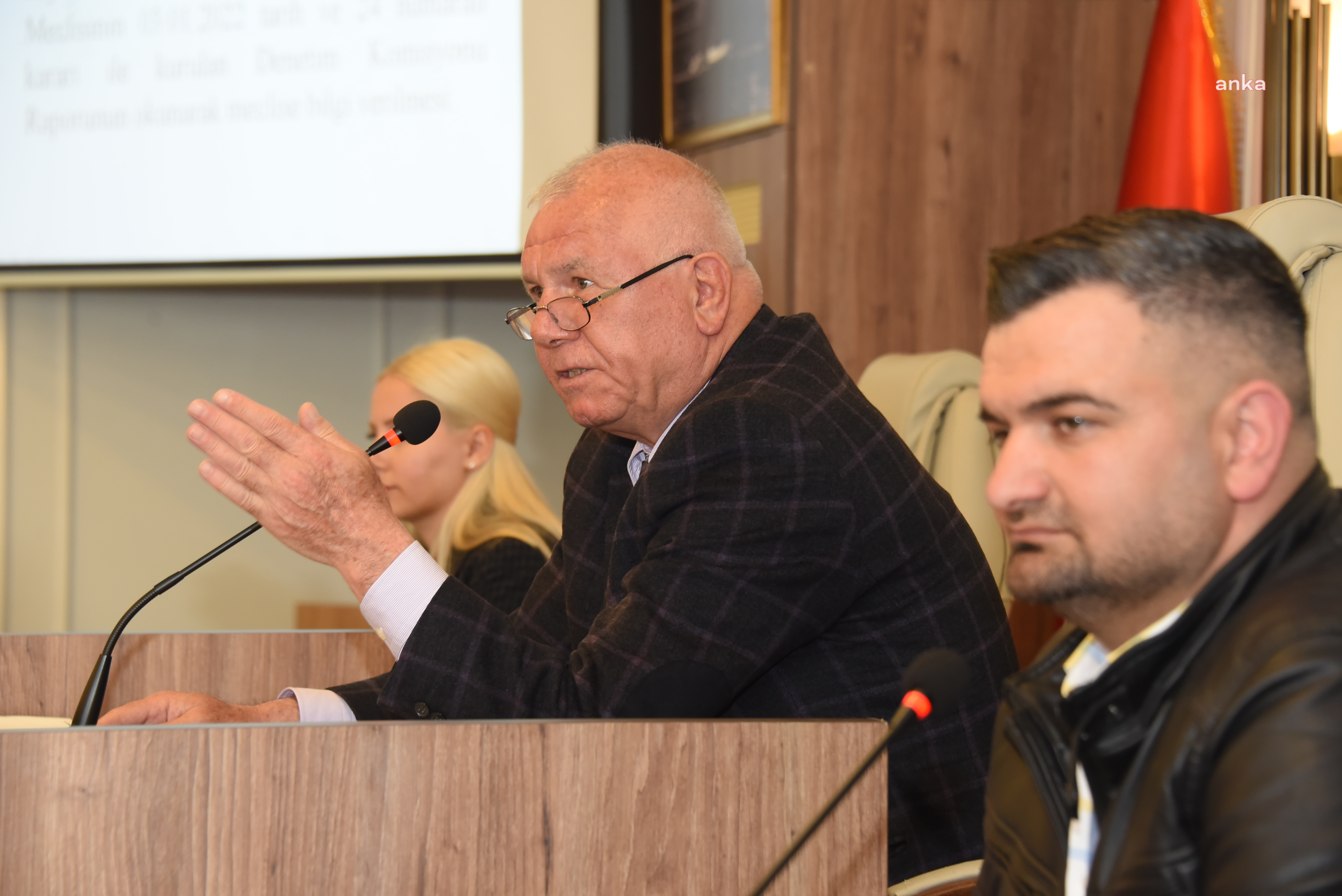 BAŞKAN KARAKAYALI'DAN, BELEDİYE MECLİSİ AKP GRUBUNA TEPKİ: “MECLİSE LEKE GELMESİN”