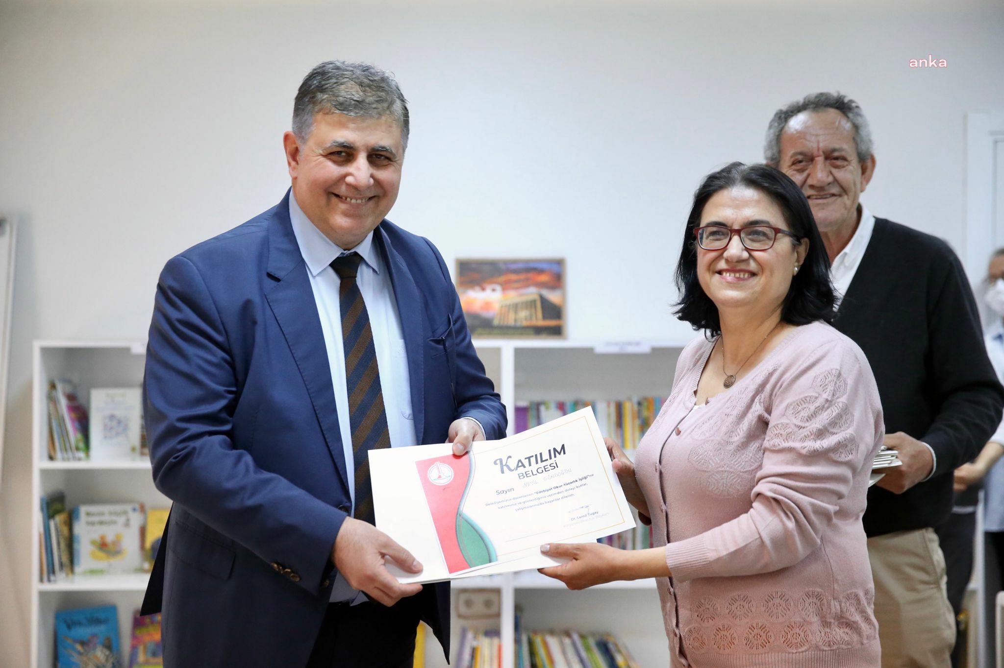 KARŞIYAKALI YAZAR ADAYLARI SERTİFİKALARINI ALDI