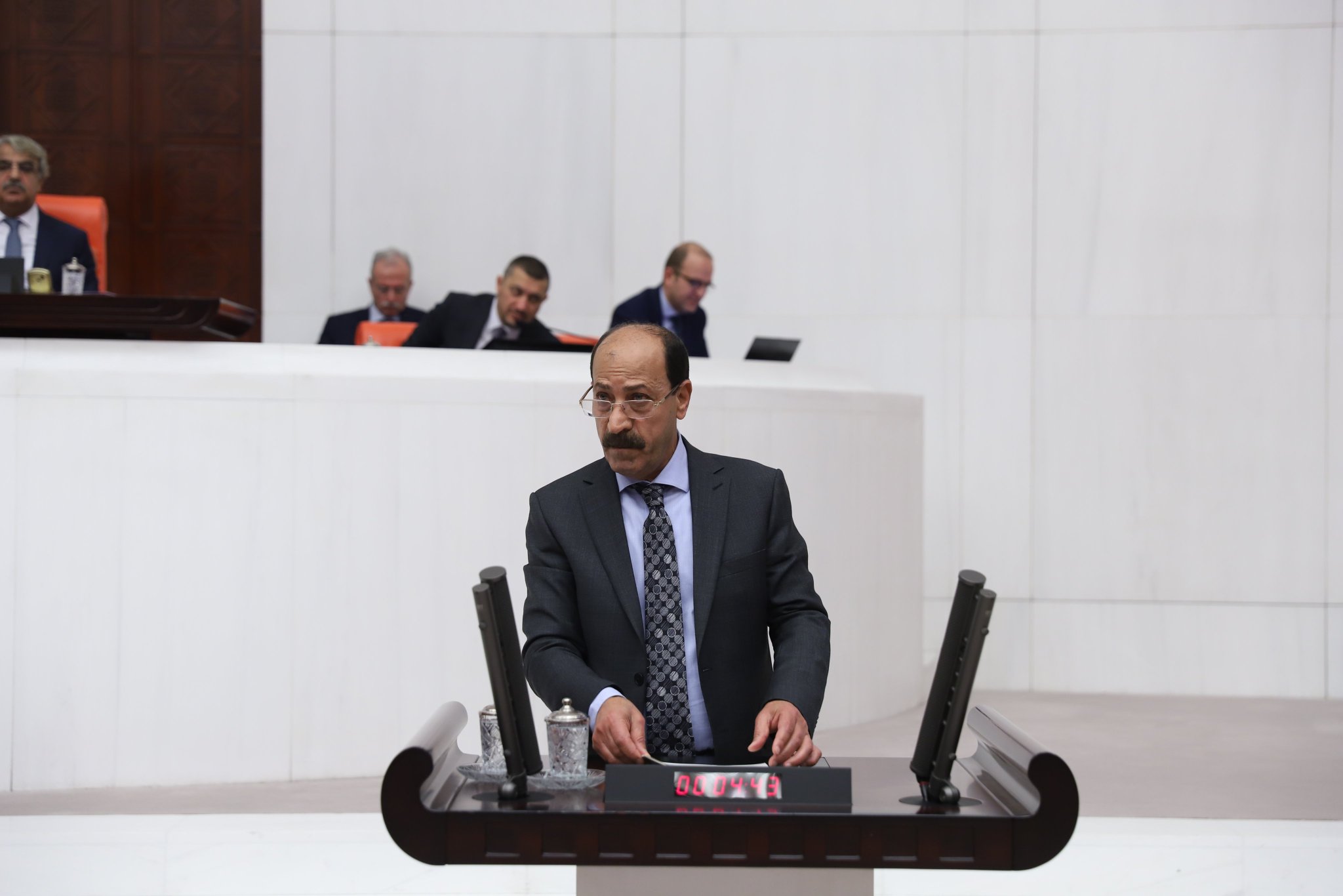VEKİLLİĞİ DÜŞÜRÜLEN HDP'LİLER HAKKINDA YAKALAMA KARARI ÇIKTI, FARİSOĞULLARI GÖZALTINA ALINDI