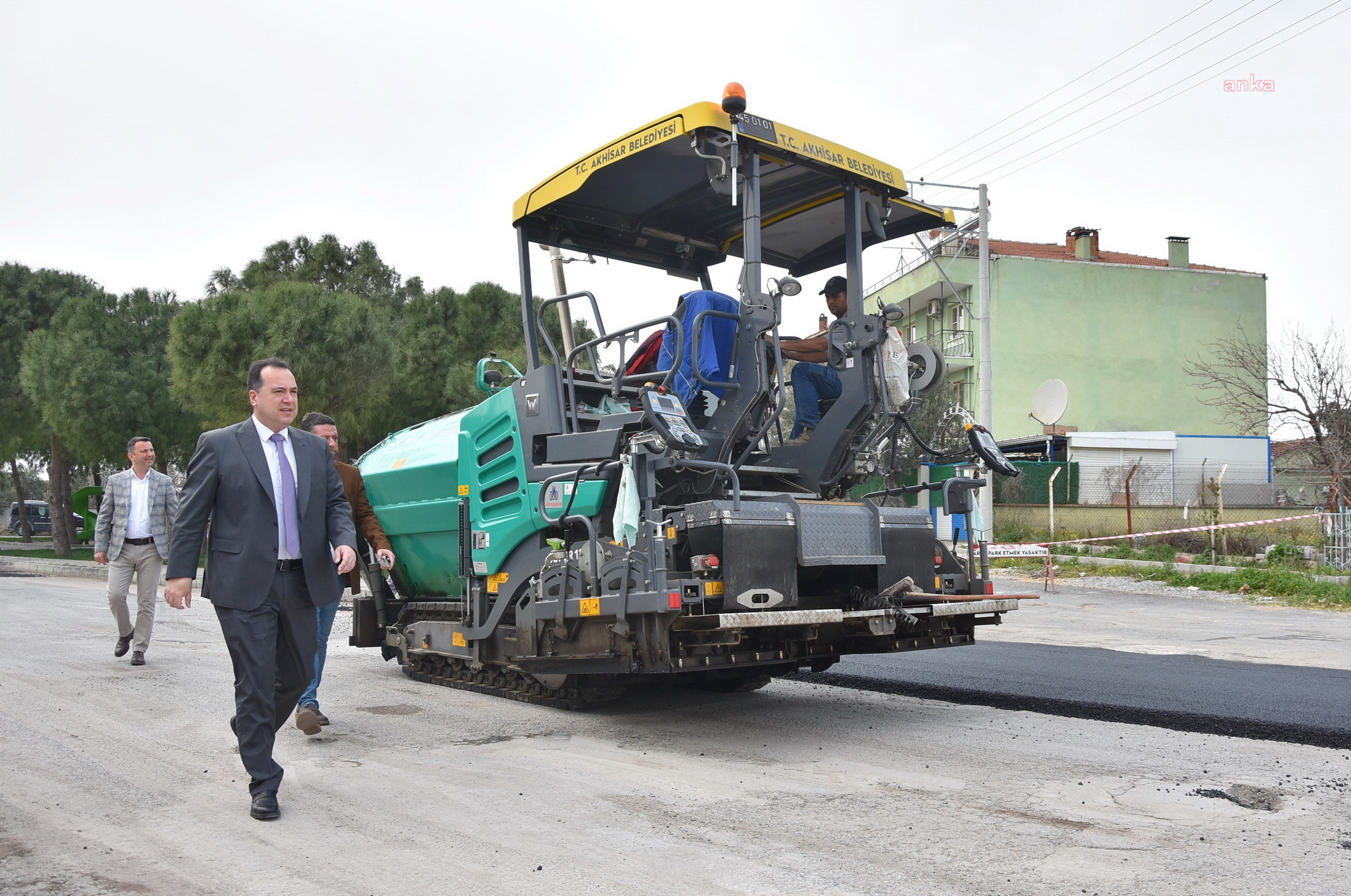 AKHİSAR BELEDİYESİ’NDE YENİ ASFALT SEZONU BAŞLADI