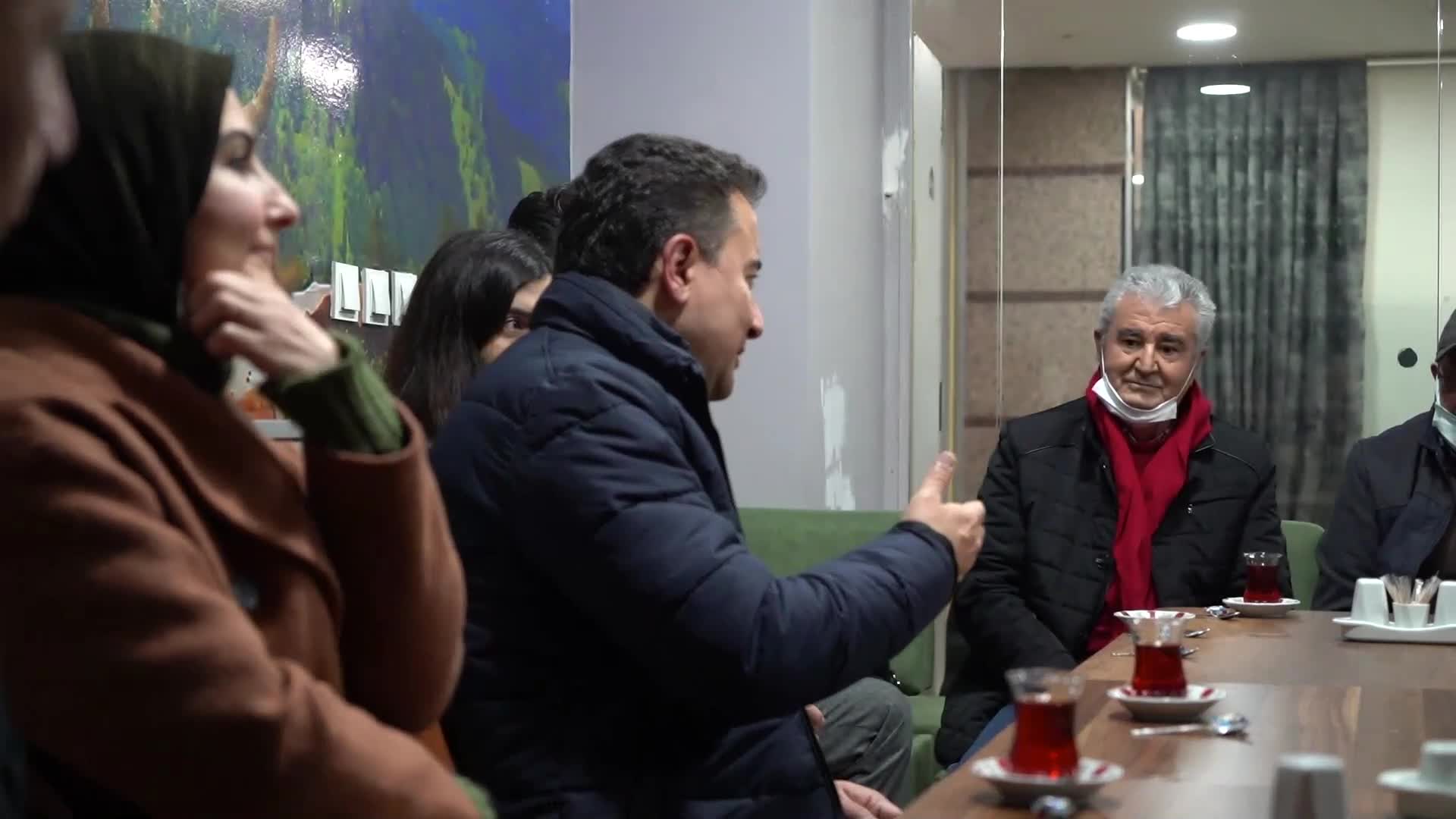 BABACAN’DAN “DÜZELMESİ MÜMKÜN DEĞİL” DİYEN VATANDAŞA: “2001 KRİZİ BERBAT DEĞİL MİYDİ? NASIL DÜZELTTİK? MESELE DÜRÜST VE EHİL İNSANLARIN YÖNETİMDE OLMASI”