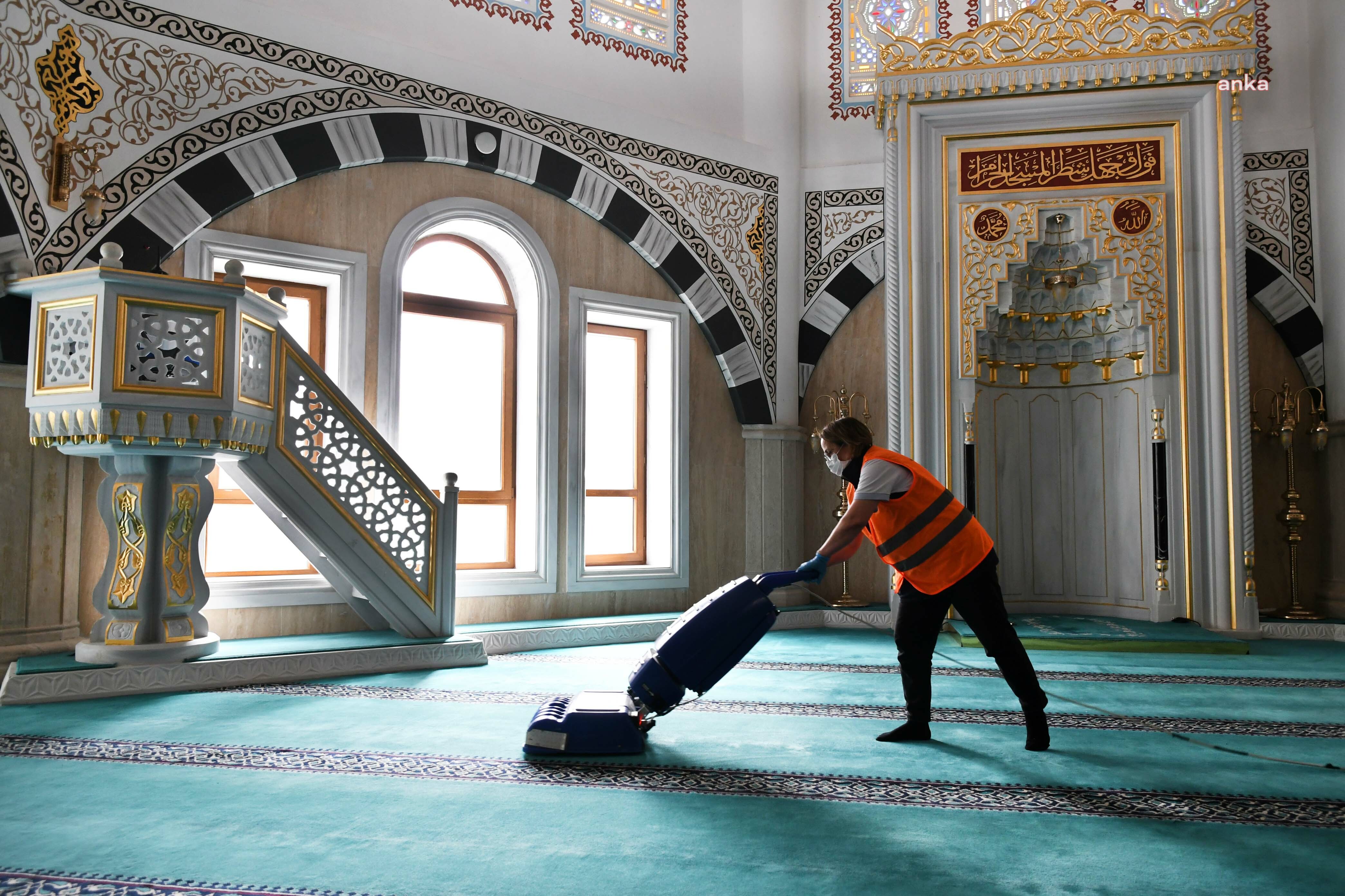 KARABAĞLAR BELEDİYESİ’NDEN CAMİLERE RAMAZAN TEMİZLİĞİ