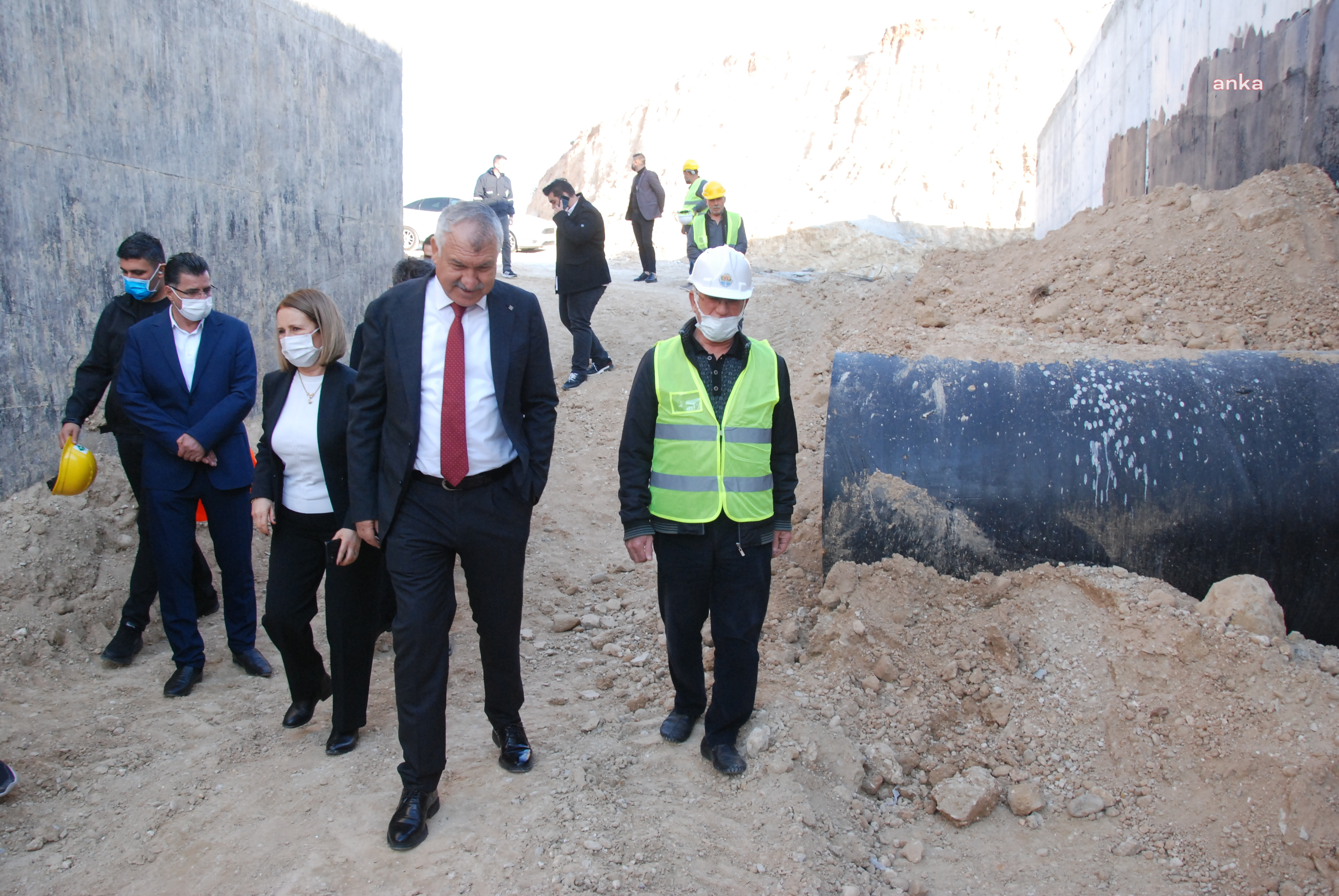 ADANA'DA ALTYAPI YENİLEME ÇALIŞMALARI SÜRÜYOR