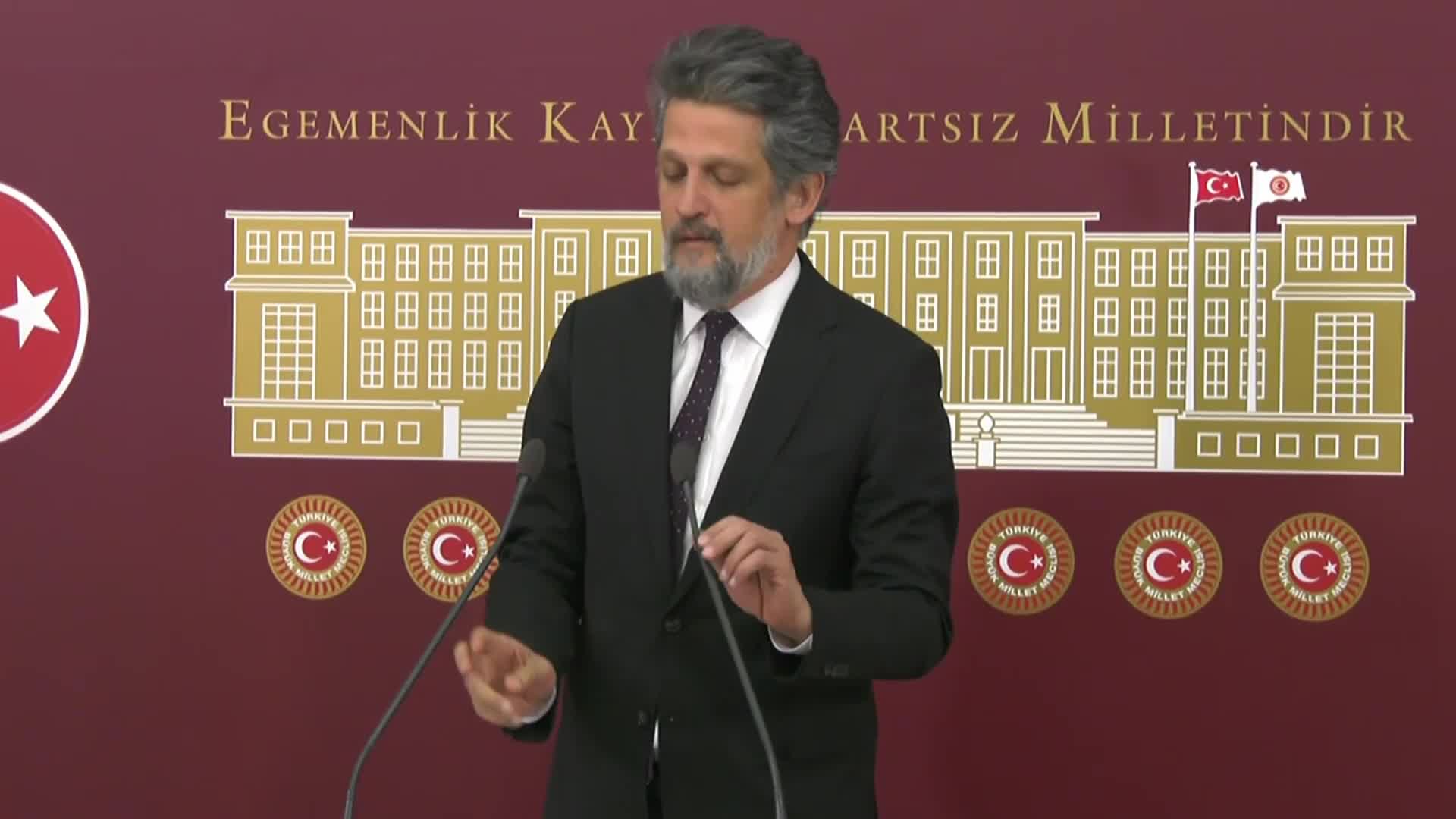 HDP'Lİ PAYLAN'DAN BAKAN NEBATİ’YE EİNSTEİN'LI GÖNDERME: AYNI ŞEYLERİ YAPIP FARKLI SONUÇLARI BEKLEMEK ANCAK APTALLARIN İŞİDİR. SAYIN NEBATİ APTALLIK ETMEYİN
