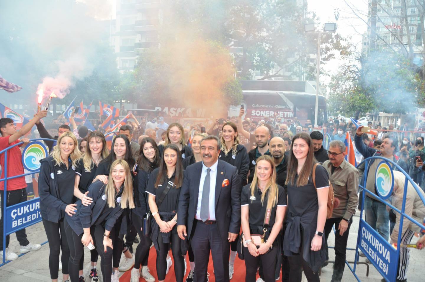 SULTANLAR LİGİNE ÇIKAN ÇUKUROVA’NIN SULTANLARINA COŞKULU KARŞILAMA