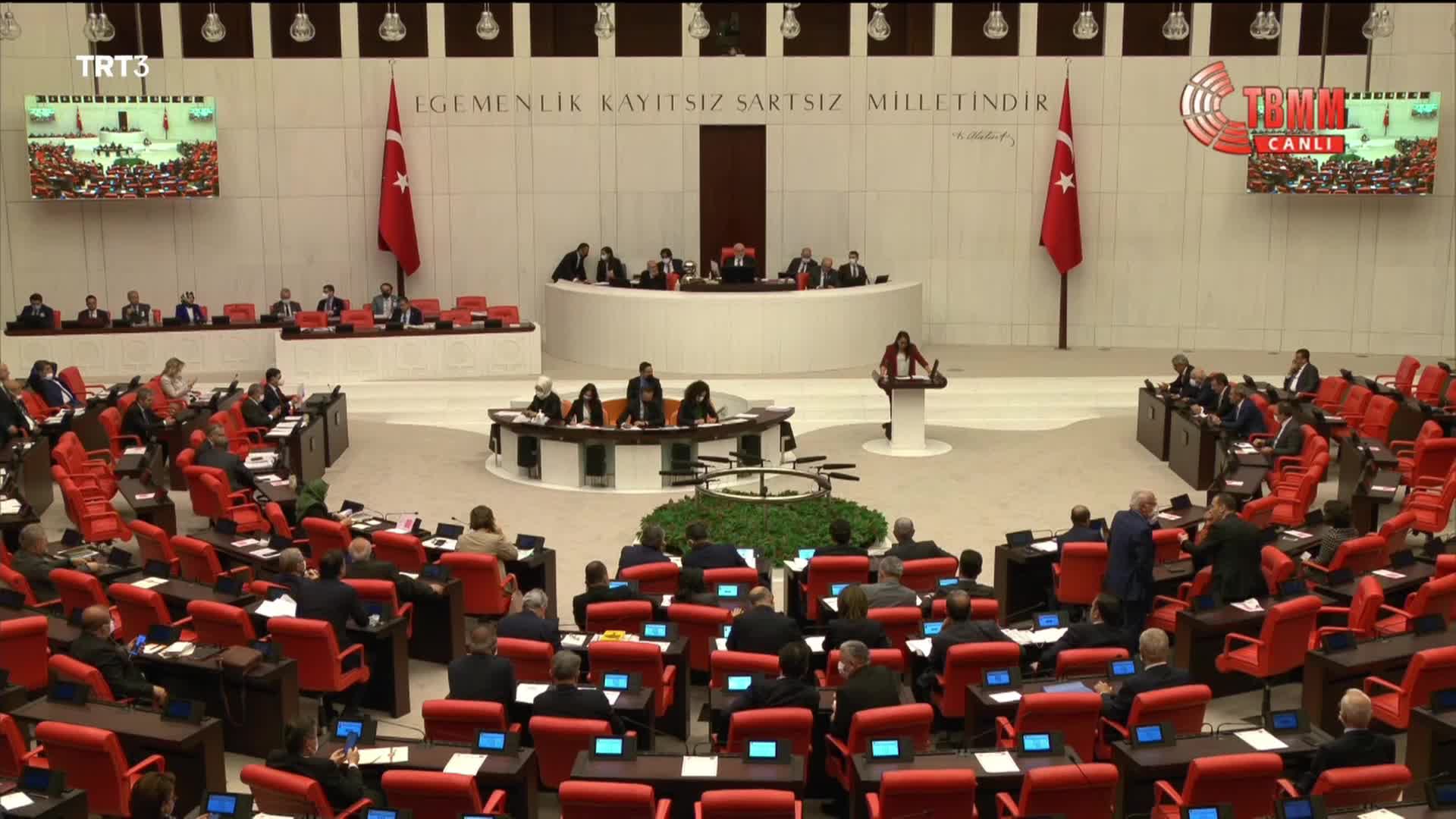 TİP MİLLETVEKİLİ KADIGİL: “TEK BAYRAK, TEK DEVLET, TEK MİLLET’ MAVRALARIYLA UYUTTUKLARI HALKI TEK DOMATESE, TEK SALATALIĞA, TEK HIYARA MUHTAÇ EDENLERİN İKTİDARI”