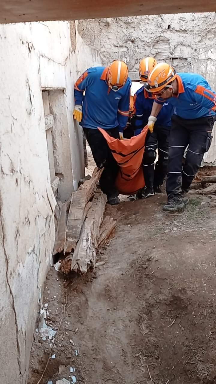 NİĞDE'DE METRUK BİNA ÇÖKTÜ, 1 KİŞİ HAYATINI KAYBETTİ