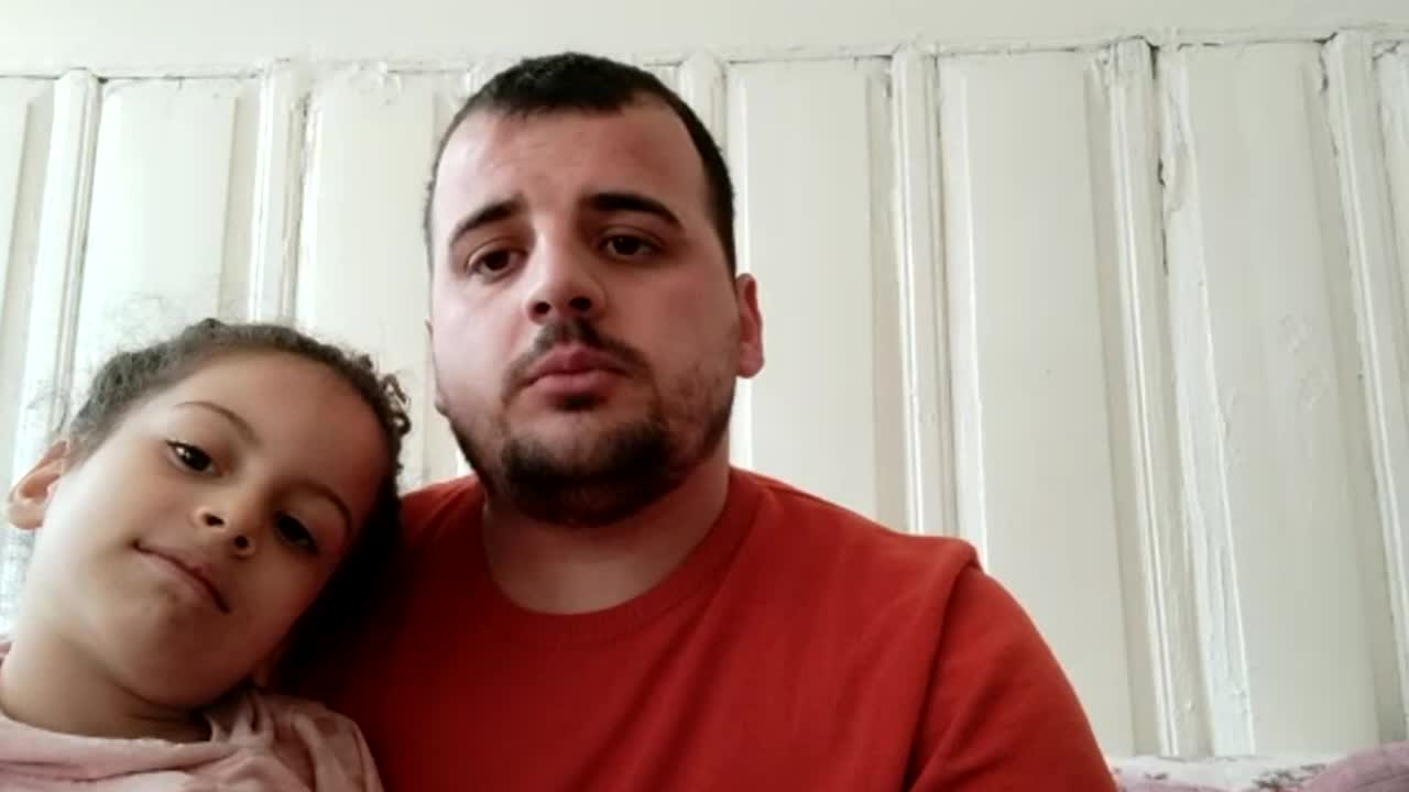 SMA HASTASI MEDİNE'NİN BAĞIŞ KUMBARASI ÇALINDI, KÜÇÜK KIZ HIRSIZA SESLENDİ: "ÇALAN ABİ, LÜTFEN KUMBARAMI GETİR"