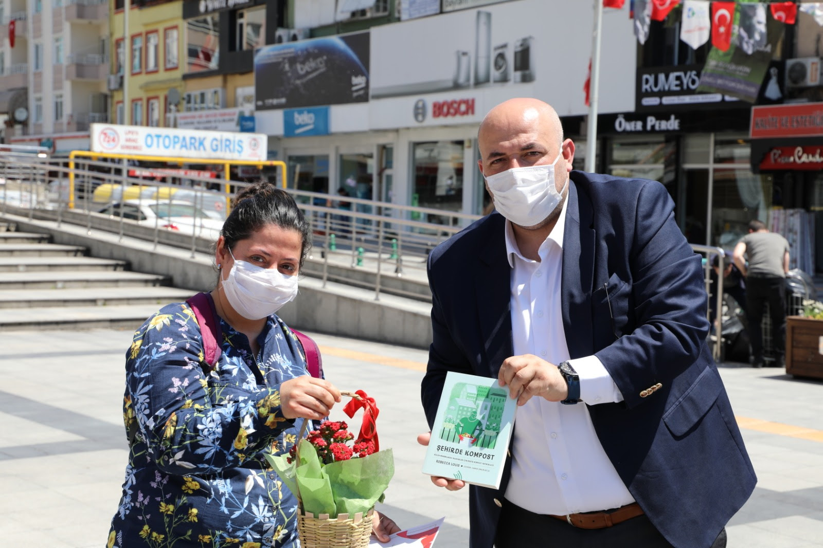 İZMİT BELEDİYESİ, YILIN ÇEVRECİLERİNE ÖDÜLLERİNİ VERDİ