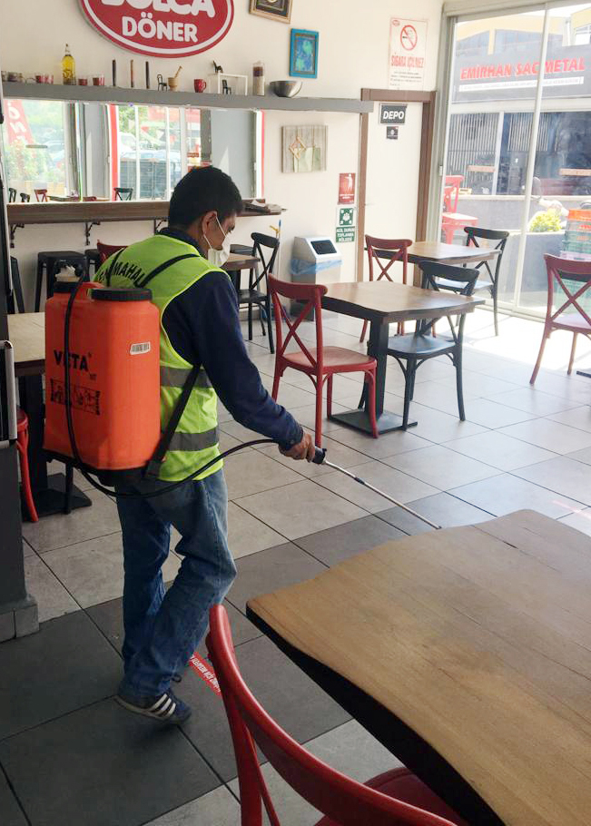 YENİMAHALLE'DE LOKANTA VE KAHVEHANELER DEZENFEKTE EDİLDİ