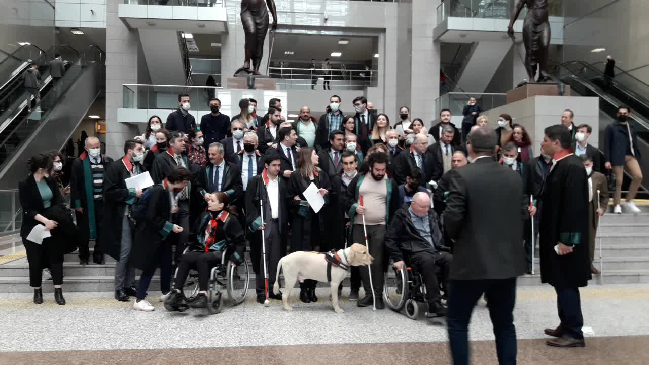 GÖRME ENGELLİ AVUKATA "KÖR" DİYEN VE 2 ŞAHİTLE İŞLEM YAPMASINI İSTEYEN SAVCI HSK’YA ŞİKAYET EDİLDİ: “GÖRME ENGELLİ AVUKATLAR YOK SAYILAMAZ”