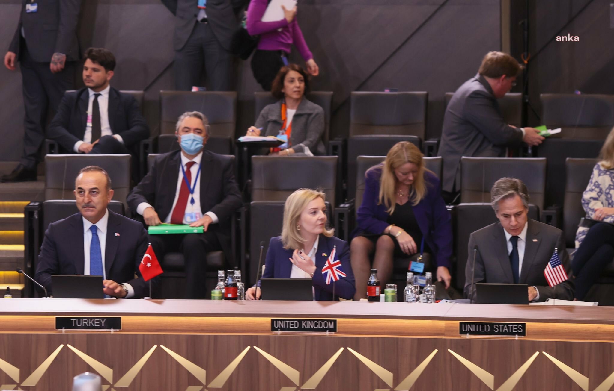 MEVLÜT ÇAVUŞOĞLU: BUÇA’DAKİ GÖRÜNTÜLER MÜZAKERELERİ GÖLGELEDİ