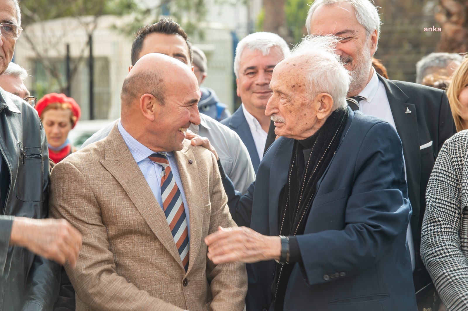 ATATÜRK SEVDALISI BENAZUS'UN ADI KARŞIYAKA'DA YAŞADIĞI CADDEYE VERİLDİ