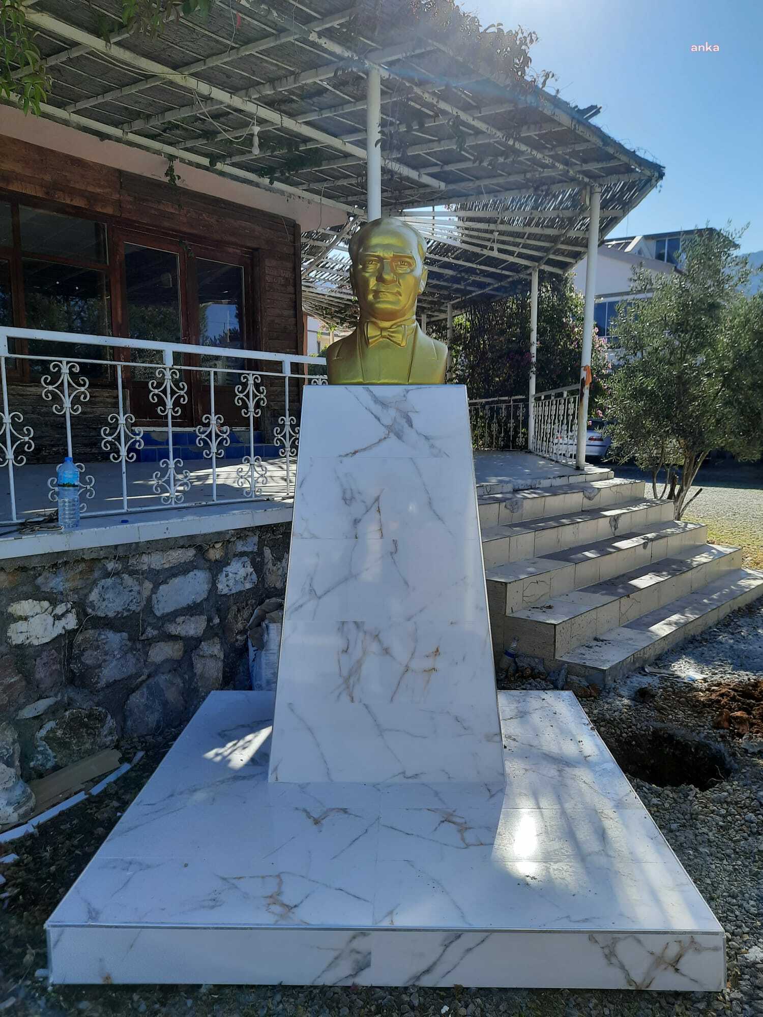 DİDİM'DE HER SİTEYE ATATÜRK BÜSTÜ YAPILIYOR