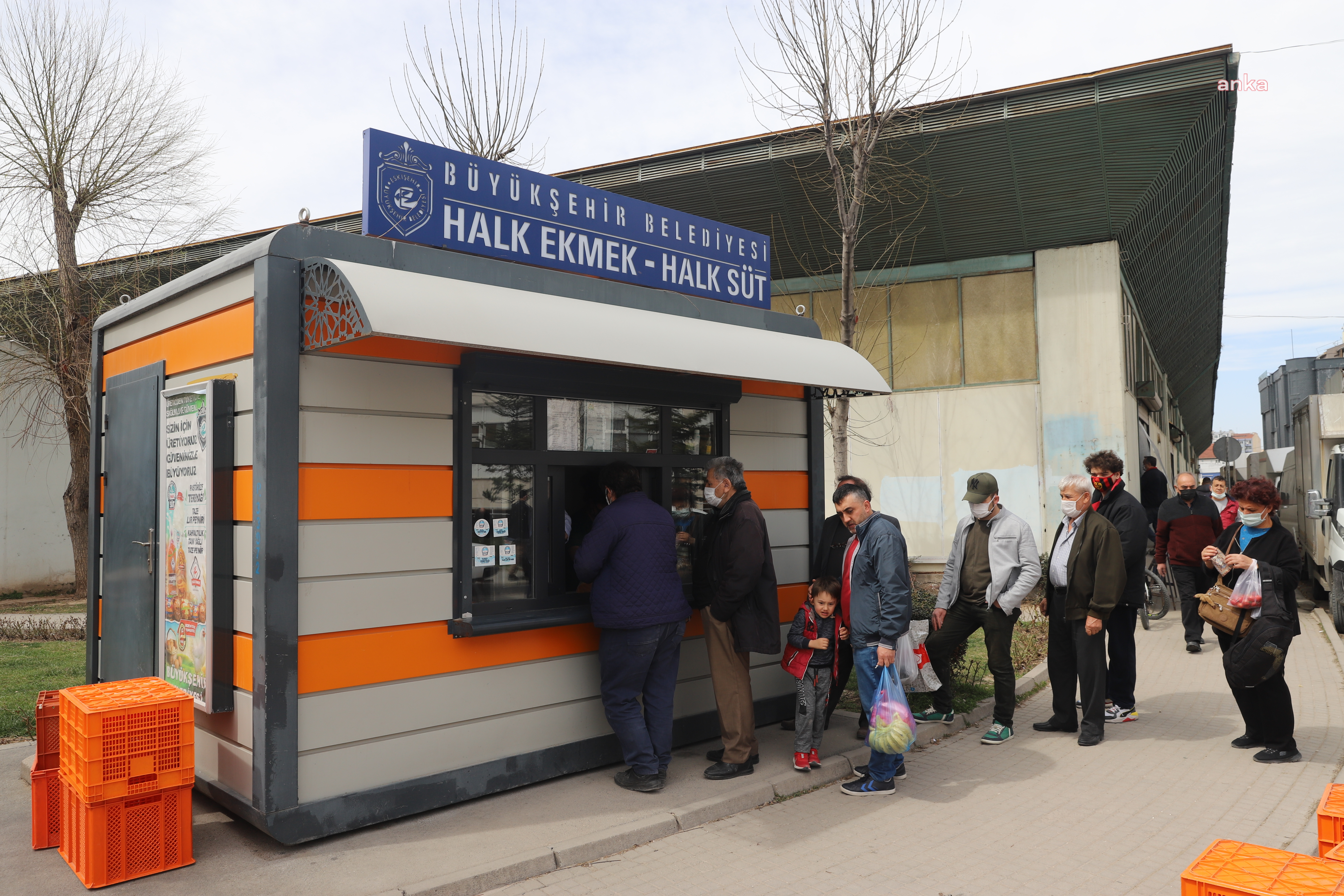 YILMAZ BÜYÜKERŞEN'DEN, ESKİŞEHİRLİLER'E YENİ HALK EKMEK FABRİKASI VE HASAT MÜJDESİ