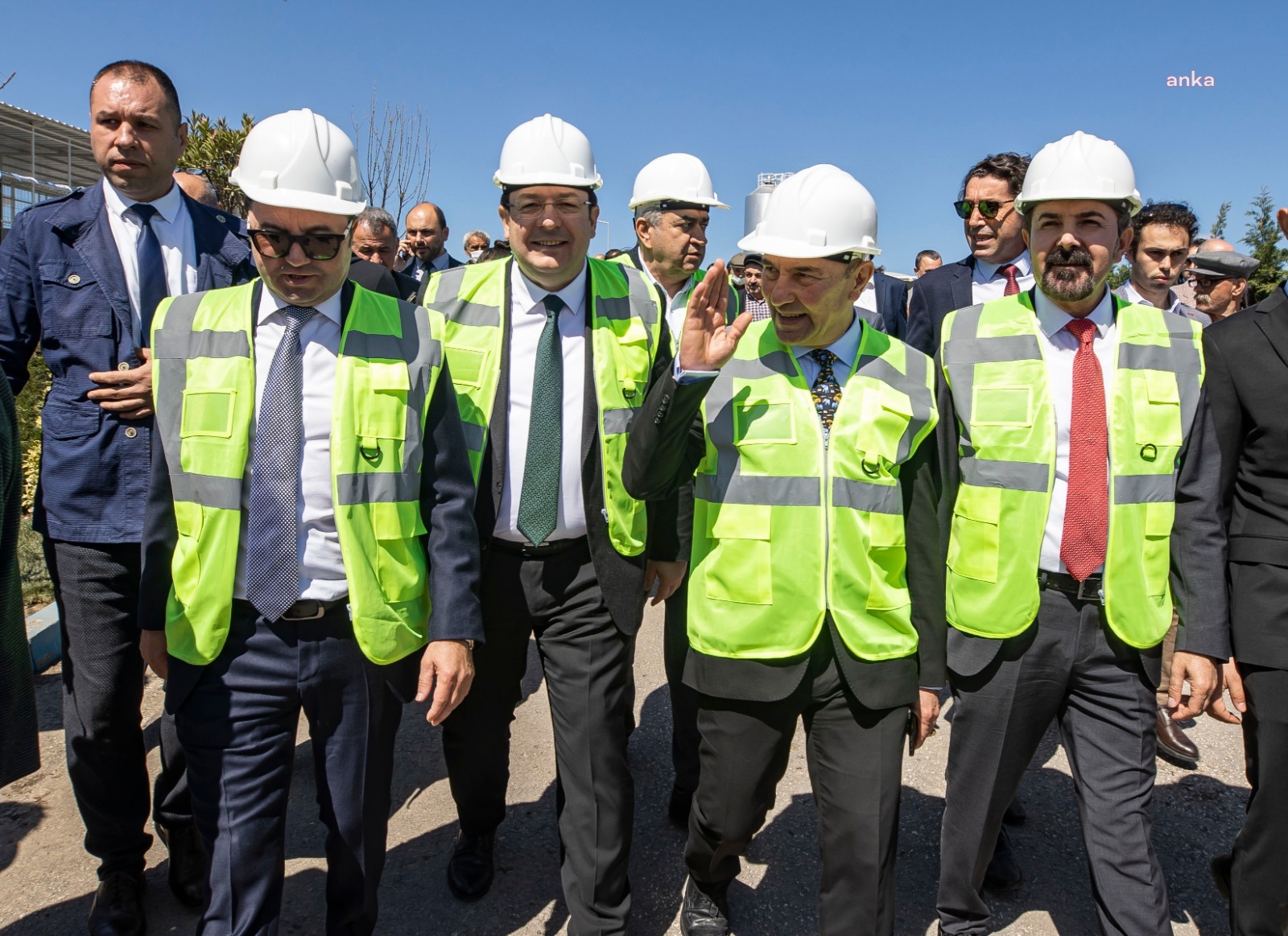 İZMİR’DE EVSEL KATI ATIKLAR 58 BİN HANENİN ELEKTRİĞİNE VE GÜNDE 100 TON GÜBREYE DÖNÜŞECEK