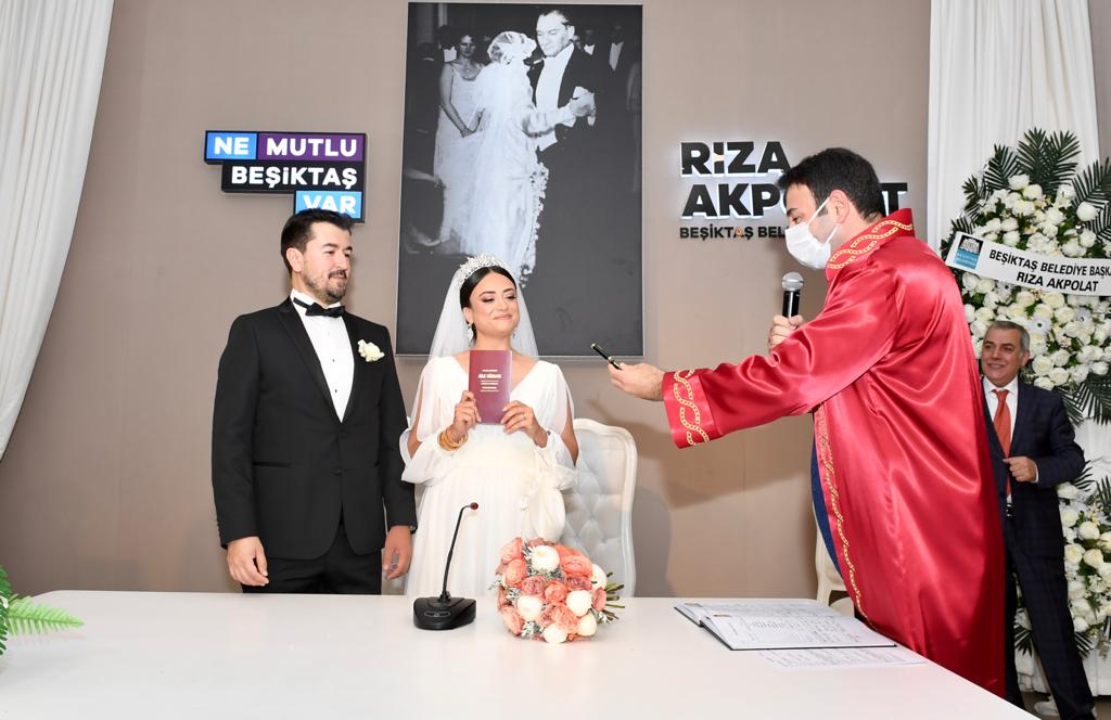 BEŞİKTAŞ BELEDİYE BAŞKANI AKPOLAT, YENİ DÖNEMİN İLK NİKÂHLARINI KIYDI
