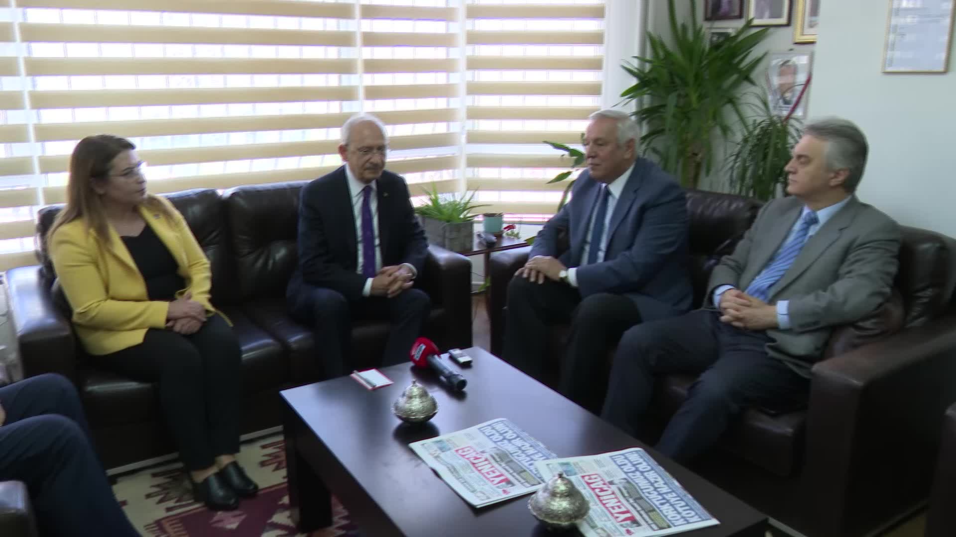 KEMAL KILIÇDAROĞLU YENİÇAĞ GAZETESİ’Nİ ZİYARET ETTİ