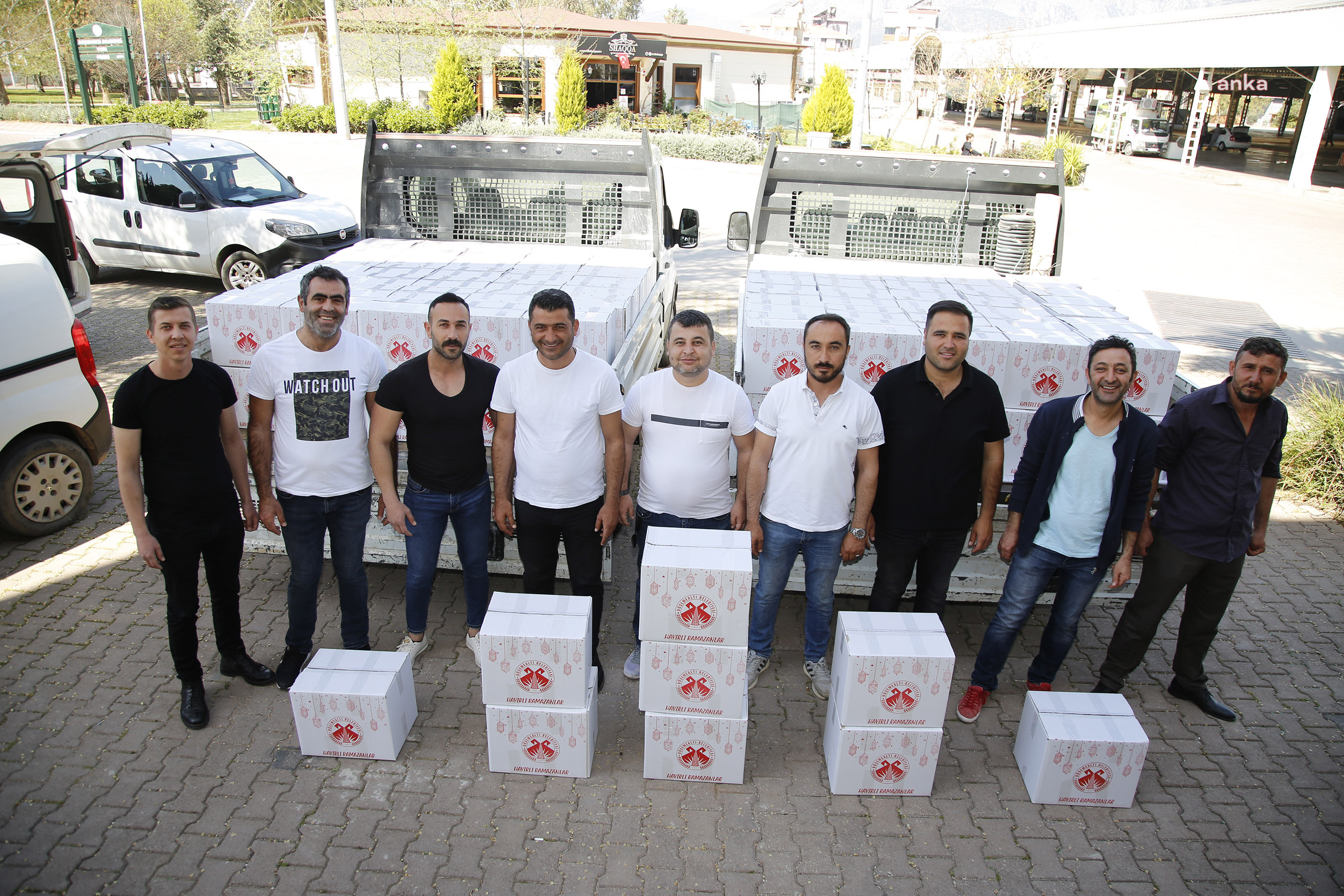 DÖŞEMEALTI BELEDİYESİ, RAMAZANDA DA İHTİYAÇ SAHİBİ AİLELERİ YALNIZ BIRAKMADI