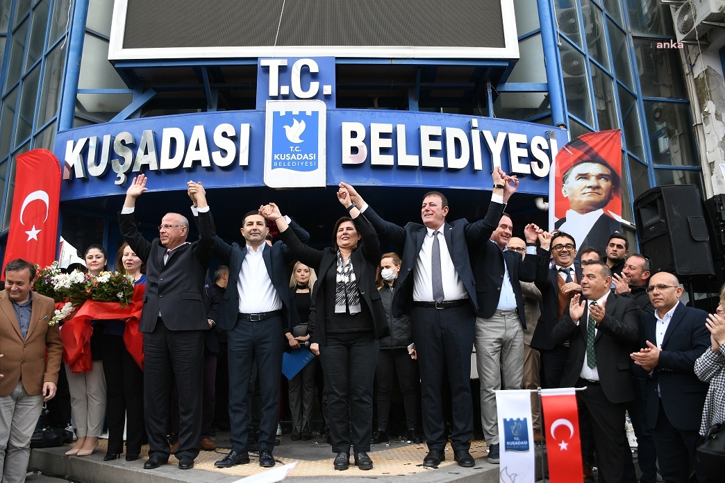 KUŞADASI'NI ZİYARET EDEN ÖZLEM ÇERÇİOĞLU'NDAN "BİRLİK" MESAJI
