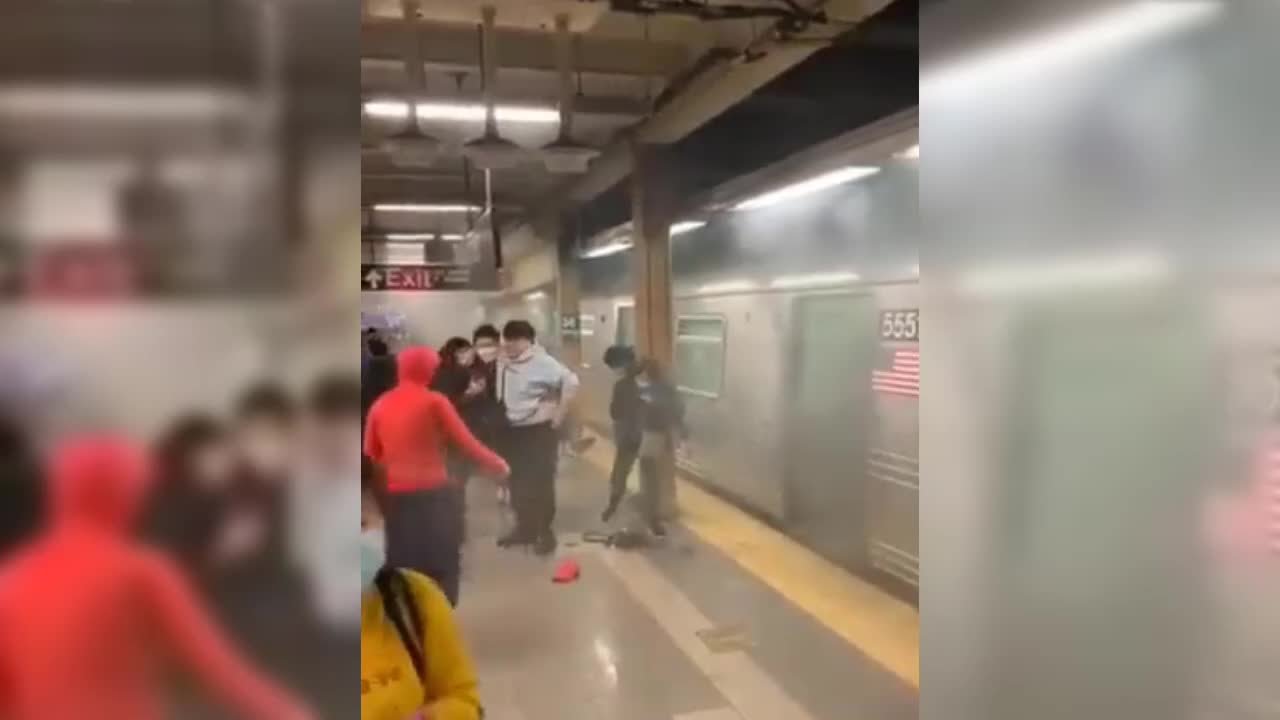 NEW YORK POLİS DEPARTMANI: ŞU AN BROOKLYN METROSUNDA HİÇBİR PATLAYICI CİHAZ YOK. BÖLGEDEN UZAK DURUN
