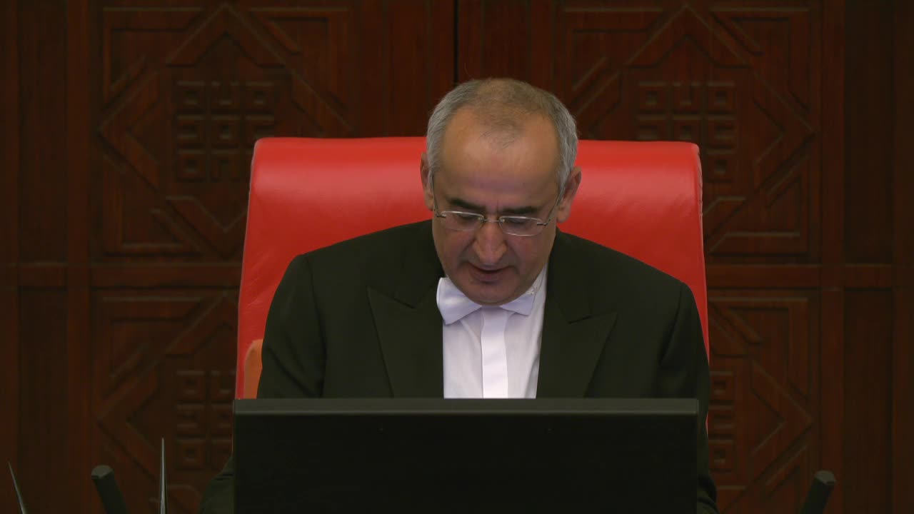 CHP’Lİ ÖZDEMİR: "ÇOĞU VAKIF ÜNİVERSİTESİ VERGİSİZ TİCARİ FAALİYET YÜRÜTEN KURULUŞ GÖRÜNÜMÜNDE'