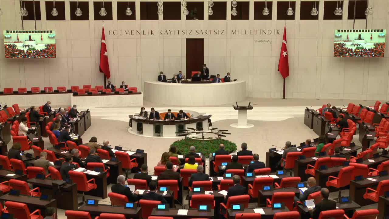 CHP’Lİ ÖZTUNÇ: KAHRAMANMARAŞ BELEDİYE BAŞKANI, MAVİ OTOBÜSLERİ KIRMIZIYA BOYAMIŞ ‘YENİ’ DİYE MİLLETİ KANDIRMIŞ. BÖYLE BİR KANDIRMACAYI YAPARSA GERÇEKTEN AK PARTİ YAPARMIŞ