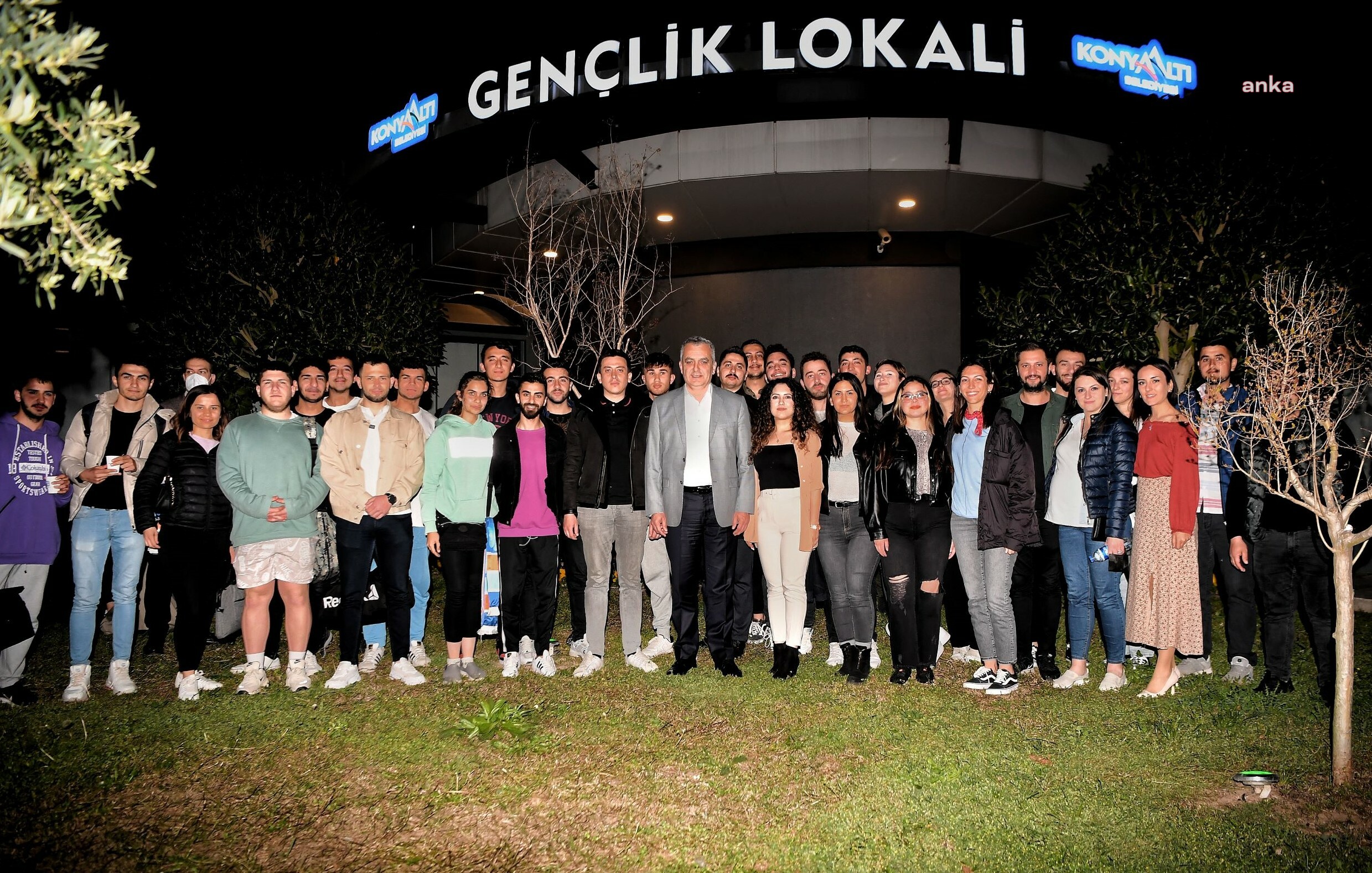 KONYAALTI BELEDİYESİ'NDEN ÜNİVERSİTE ÖĞRENCİLERİ İÇİN İFTAR SOFRASI