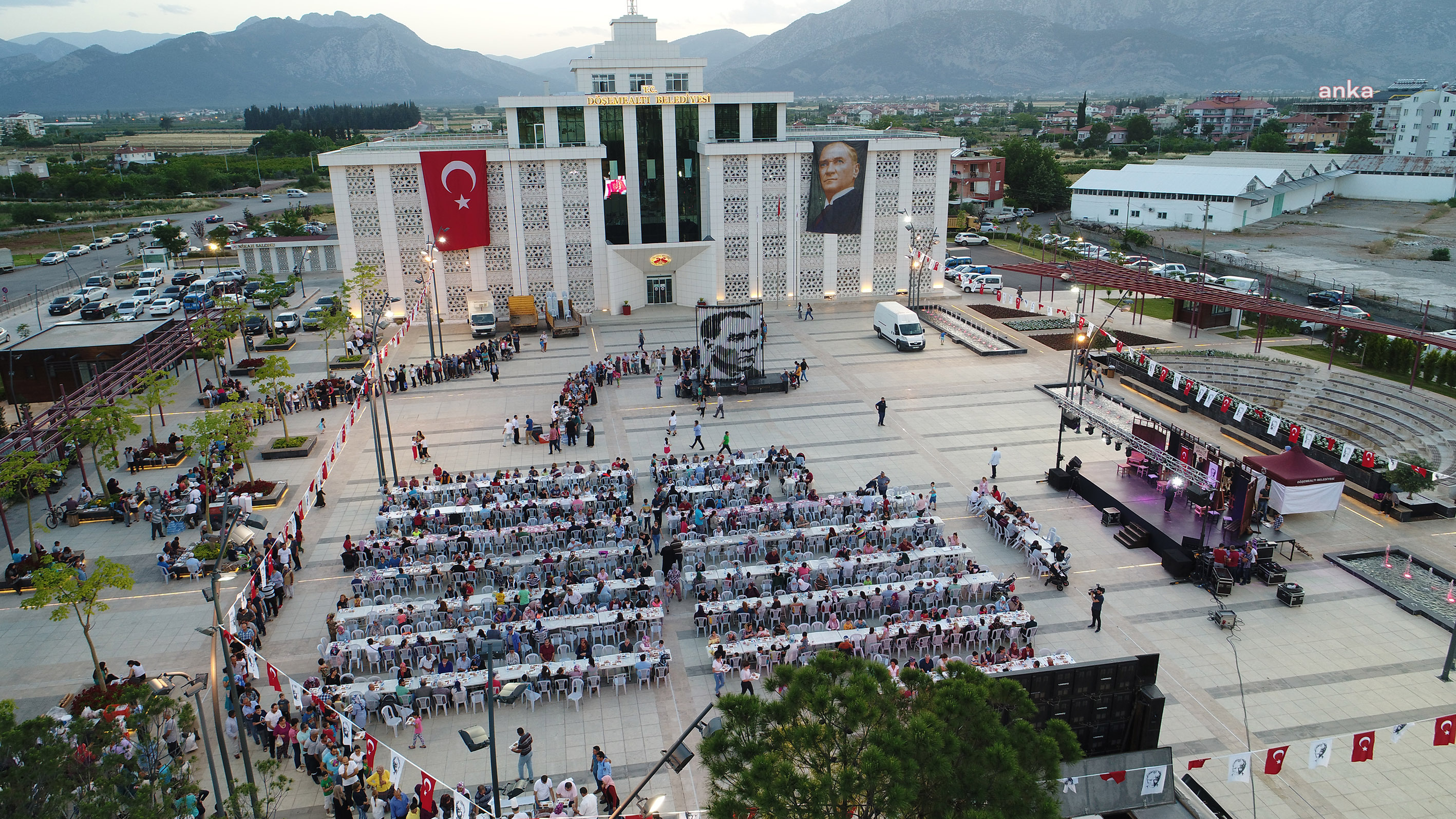 DÖŞEMEALTI BELEDİYESİ'NDEN 8 MAHALLEDE İFTAR SOFRASI