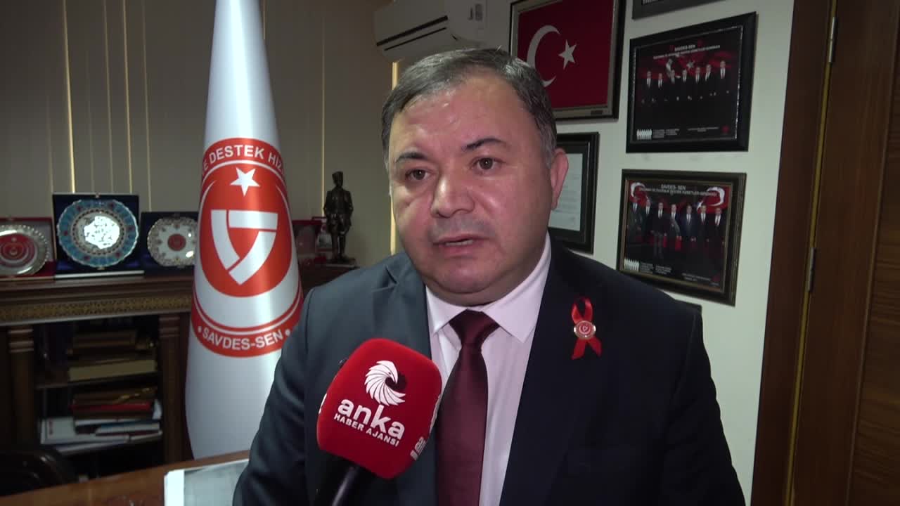 TSK VE EMNİYET'TE DE ÖRGÜTLÜ SAVDES-SEN’DEN MAAŞLARDA İYİLEŞTİRME İÇİN “SESSİZ ÇIĞLIK” EYLEMİ