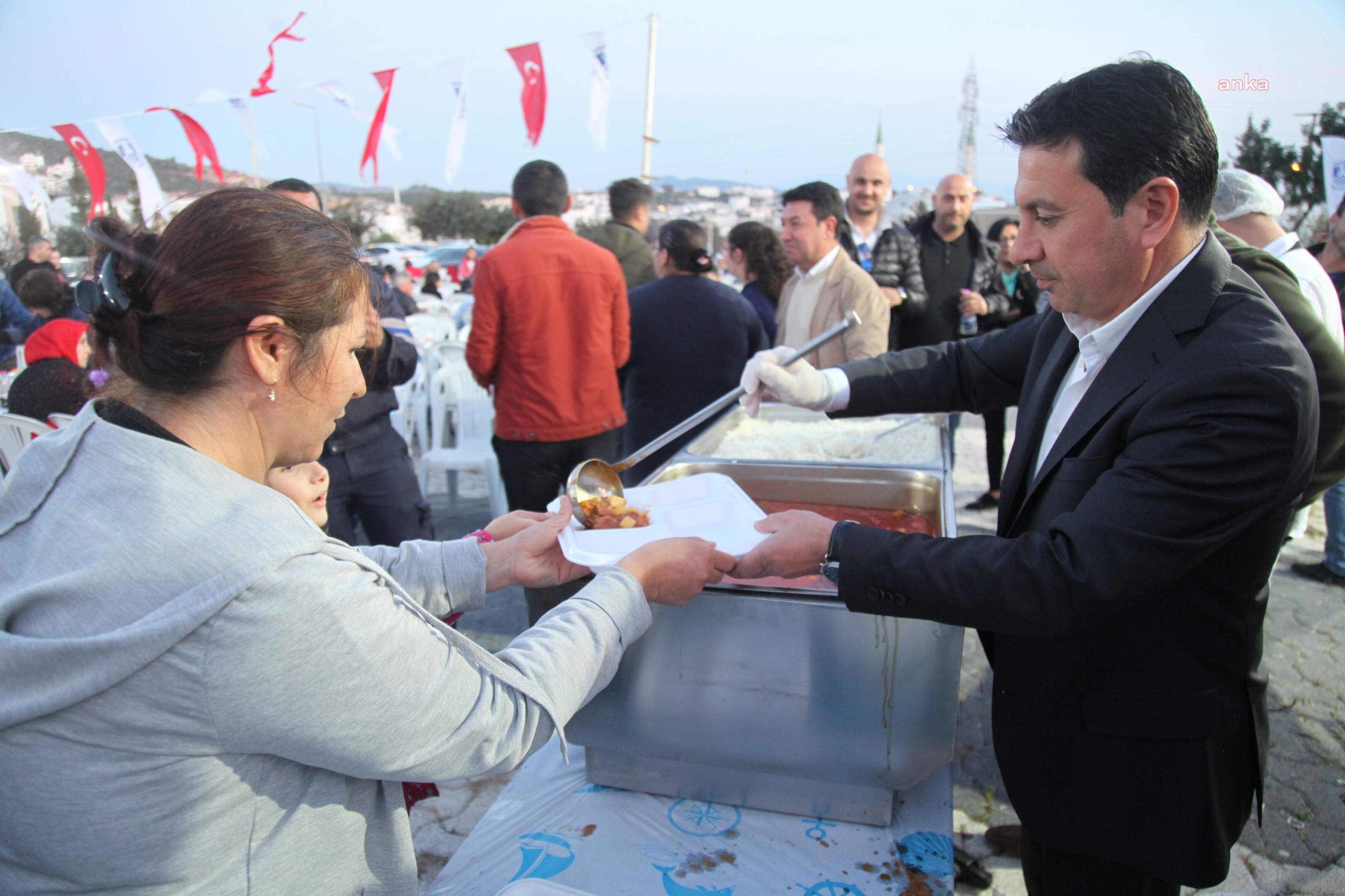 BODRUM BELEDİYESİ , ÇIRKAN MAHALLESİ SAKİNLERİNİ İFTARDA BULUŞTURDU