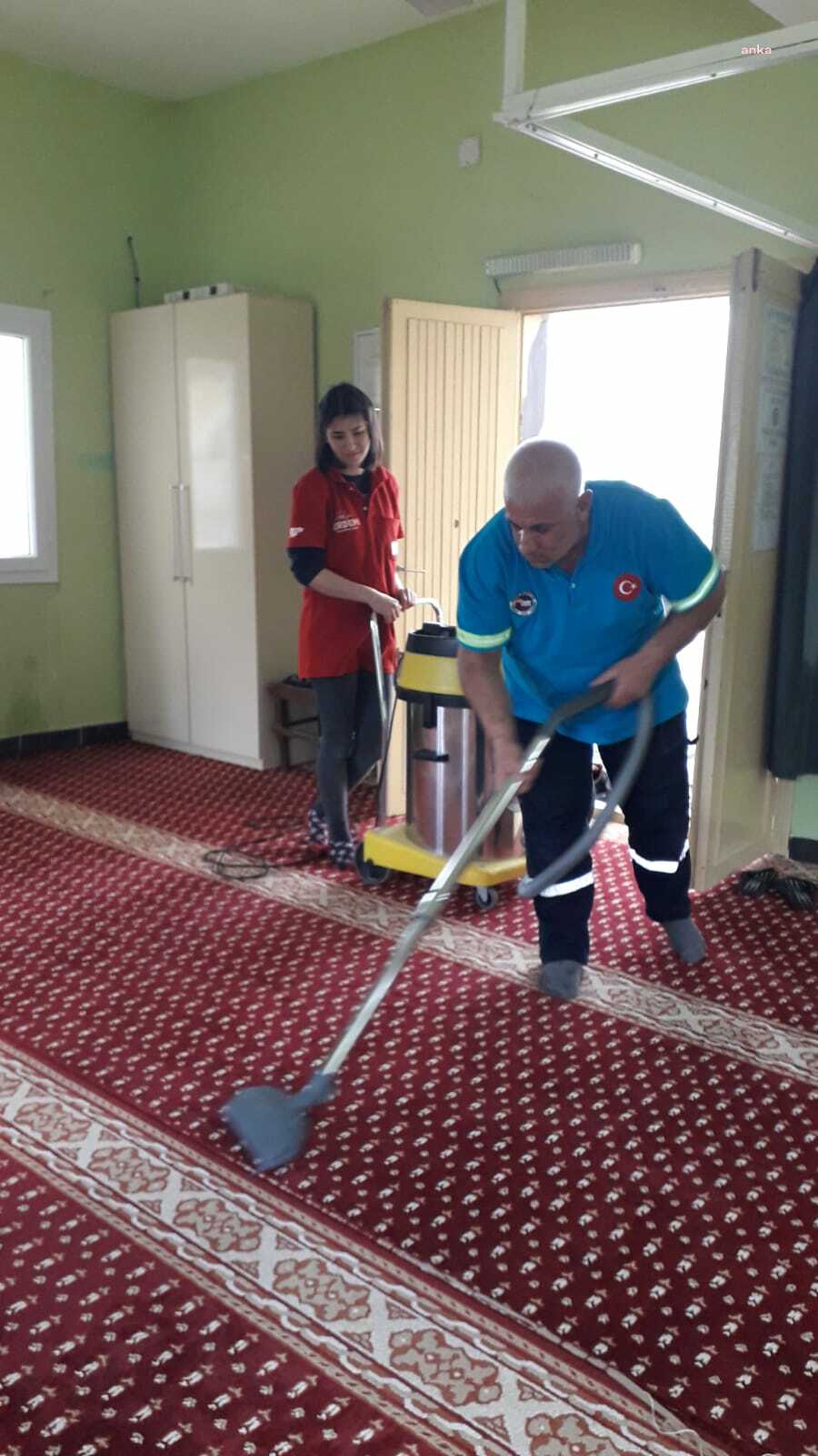 CEYHAN BELEDİYESİ'NDEN CAMİLERDE TEMİZLİK ÇALIŞMASI