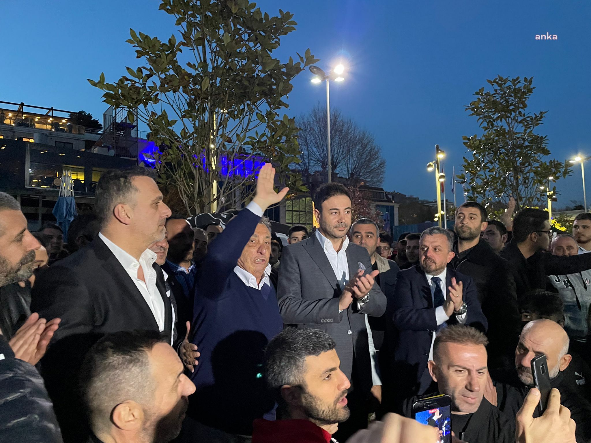 BEŞİKTAŞ BELEDİYE BAŞKANI AKPOLAT, ÇARŞI GRUBU’NUN DÜZENLEDİĞİ "40.YIL" İFTAR YEMEĞİNE KATILDI