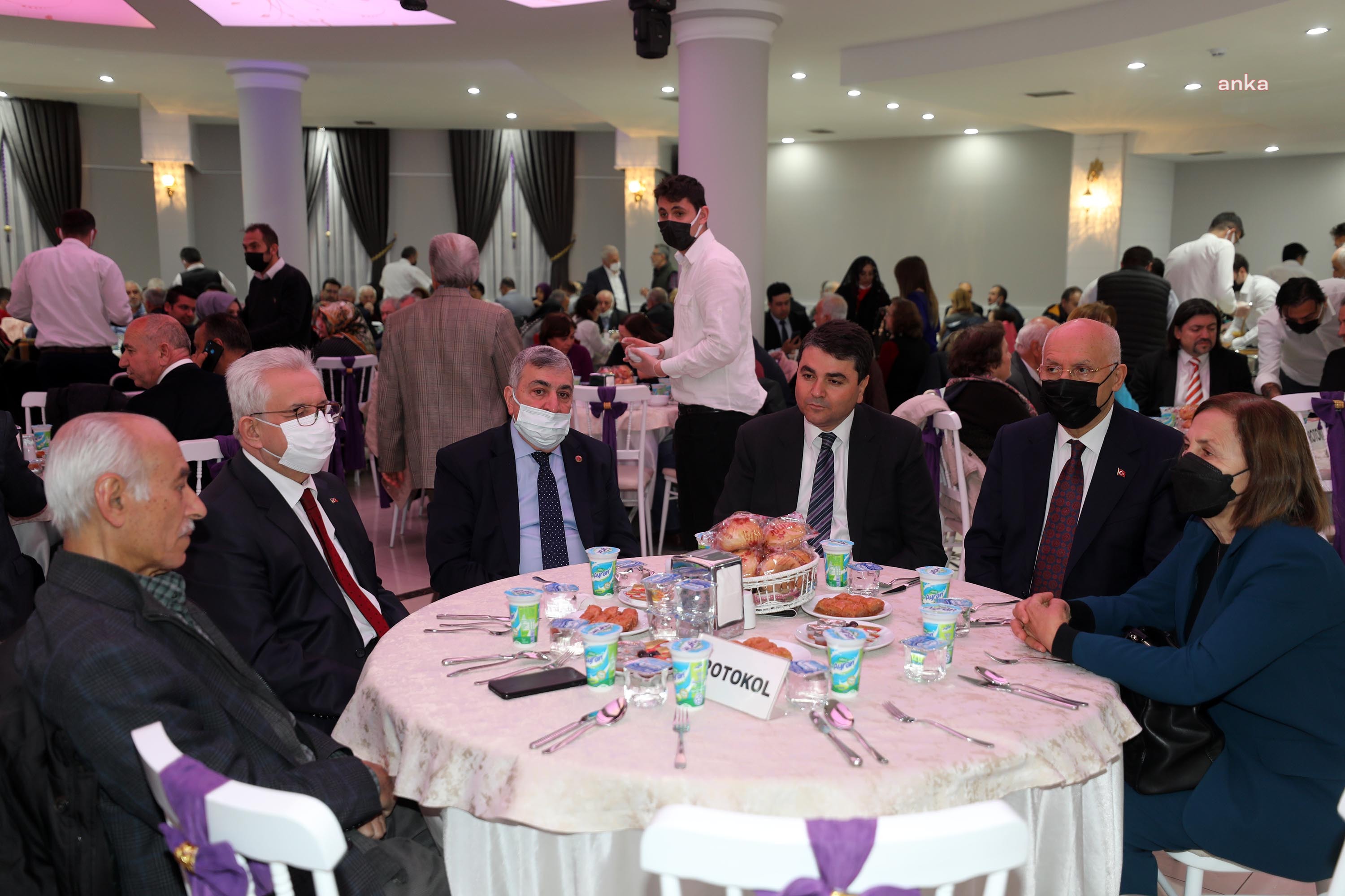 YENİMAHALLE BELEDİYE BAŞKANI YAŞAR, HEMŞEHRİLERİYLE İFTARDA BULUŞTU