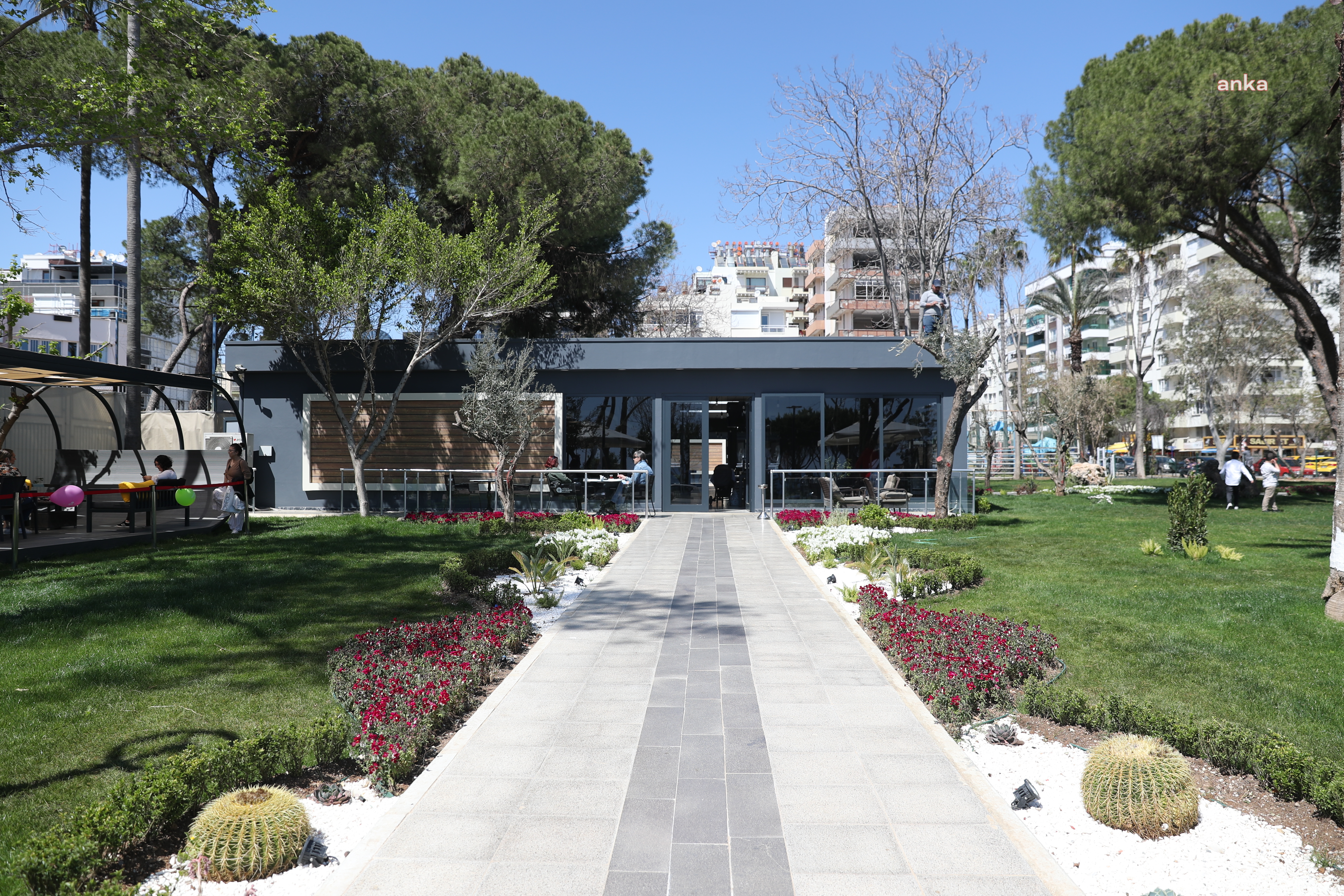 ANTALYA BÜYÜKŞEHİR BELEDİYESİ BARBAROS ÇAY BAHÇESİ’Nİ YENİDEN HİZMETE AÇTI