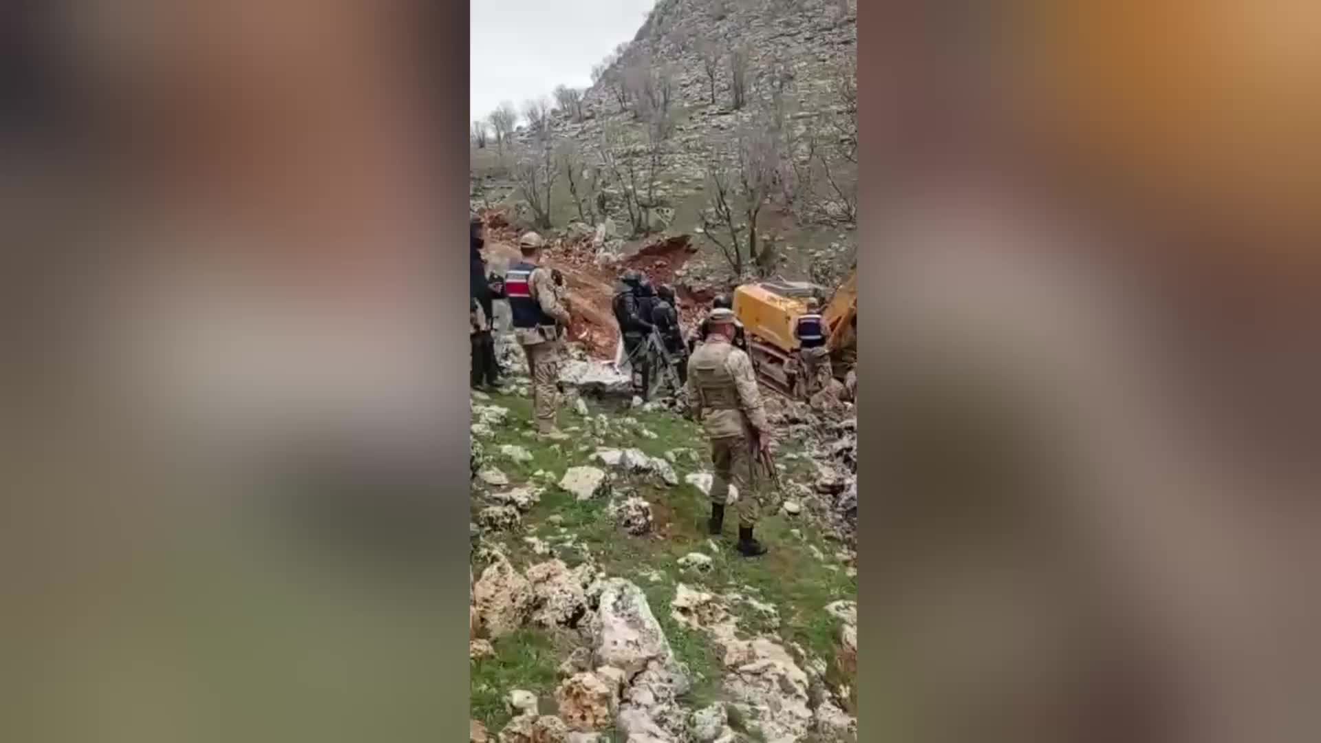 ADIYAMAN KÖMÜR’DE JANDARMA, MADEN OCAĞINI PROTESTO EDEN KÖYLÜLERE MÜDAHALE ETTİ