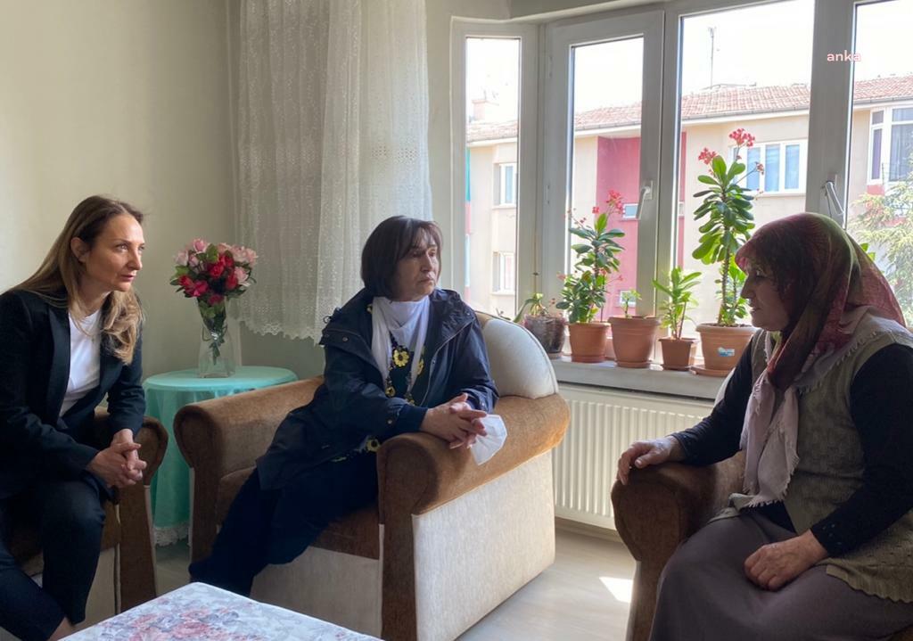 SELVİ KILIÇDAROĞLU VE NAZLIAKA, ANKARA’DA KIZLARI ÖLDÜRÜLEN İKİ AİLEYİ ZİYARET ETTİ: “CHP AİLESİ YANINIZDA”