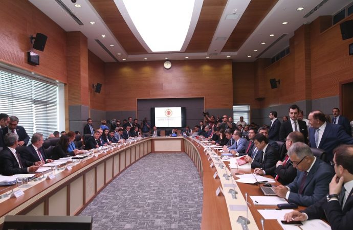 MUHALEFET, 2. YARGI PAKETİNE ŞERH DÜŞTÜ: SAĞLIKLI YARGILAMA İKİNCİ PLANA İTİLİYOR