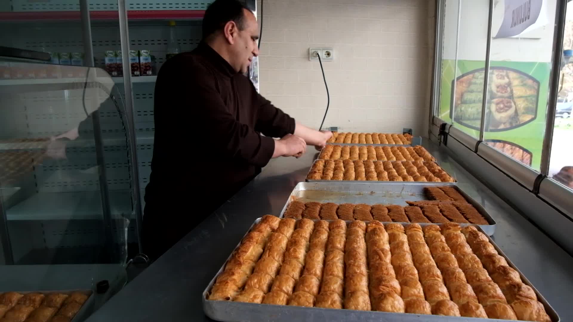 SİİRTLİ TATLICI: HER GÜN HER ŞEYE ZAM GELİYOR. HEPİMİZ KAPATACAĞIZ