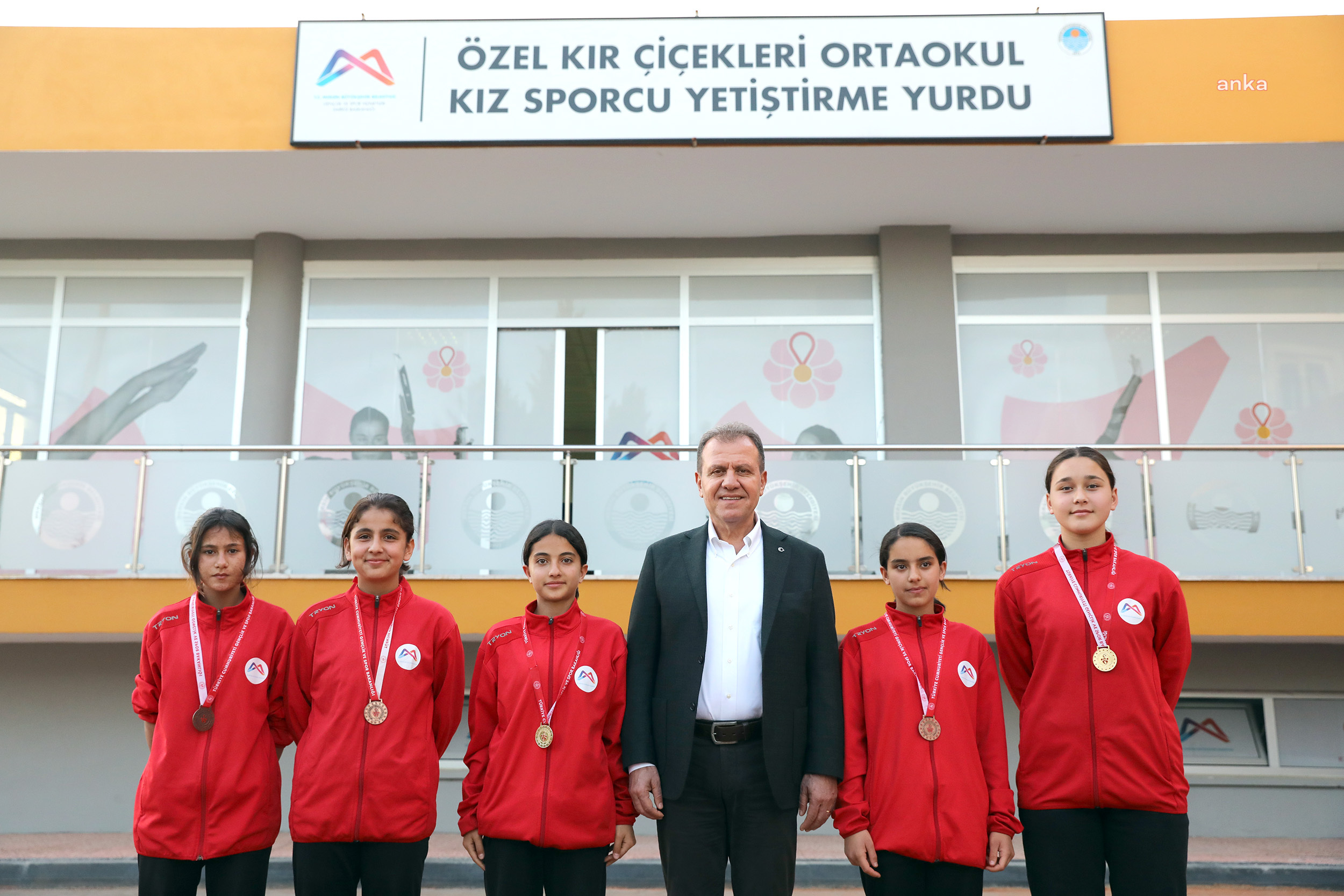 MERSİN BÜYÜKŞEHİR BELEDİYE BAŞKANI SEÇER, "KIR ÇİÇEKLERİ" İLE BULUŞTU