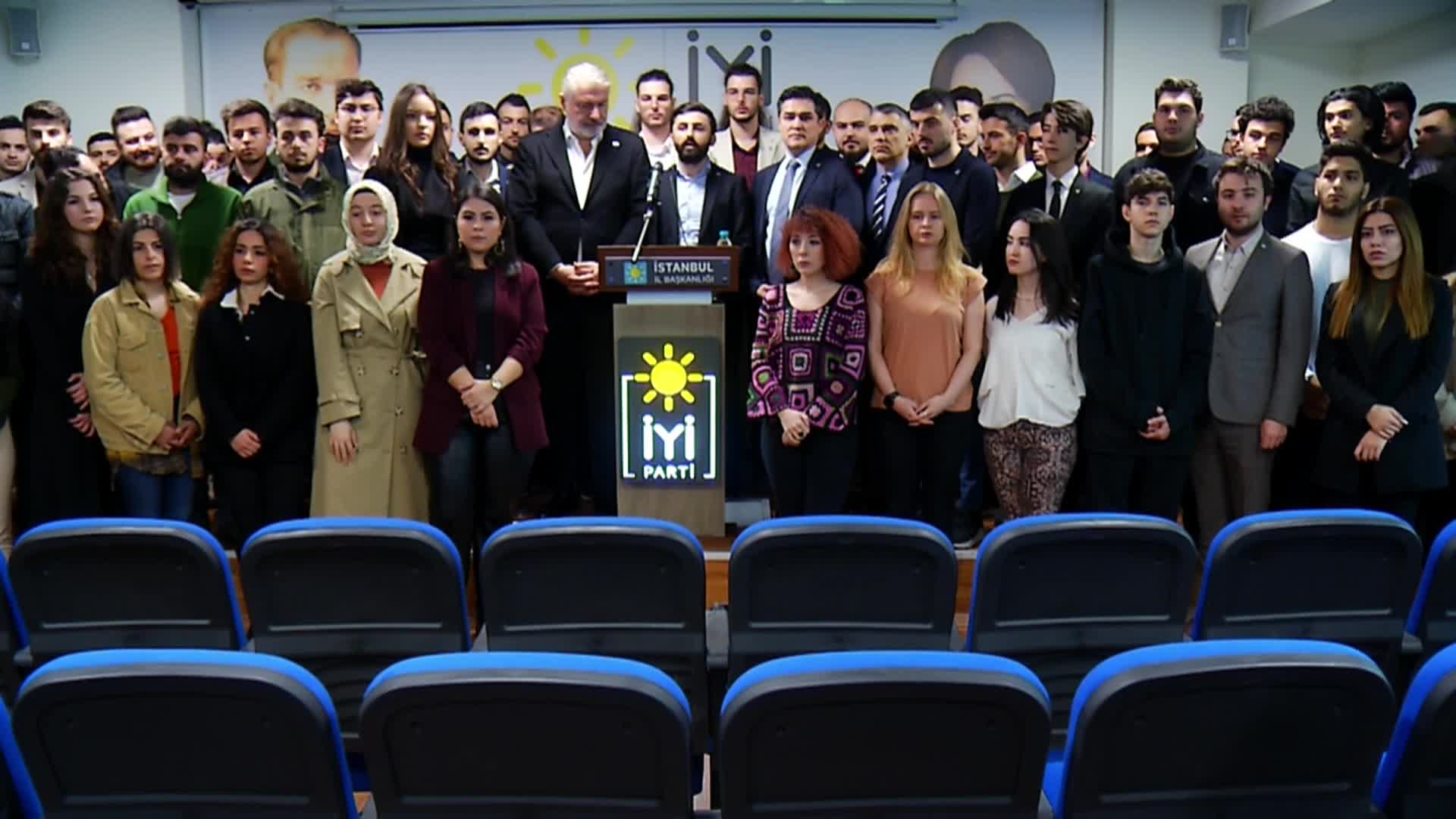 İYİ PARTİLİLER, GENÇ ÜYELERİ EMEÇ’İN TUTUKLANMASINI PROTESTO ETTİ: “ÖZGÜRCE KONUŞMAYA DEVAM EDECEĞİZ”