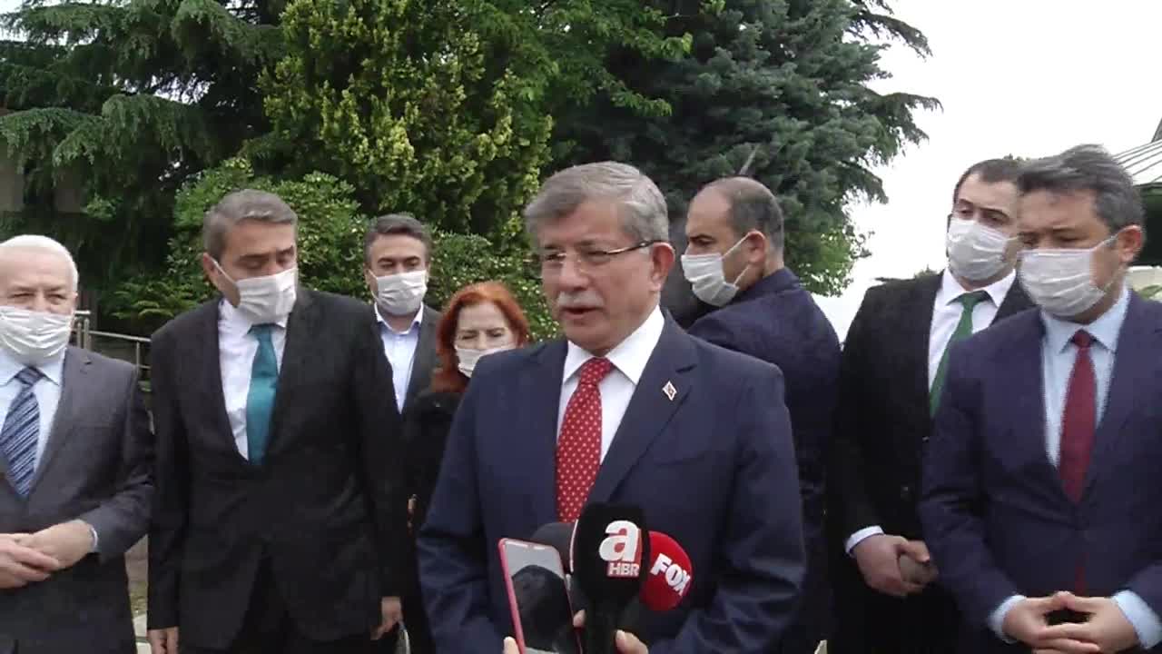 DAVUTOĞLU'NDAN AYASOFYA ÇIKIŞI: ORTAK SEMBOLLERİMİZİ SIKIŞTIĞINIZDA KULLANMAKTAN VAZGEÇİN