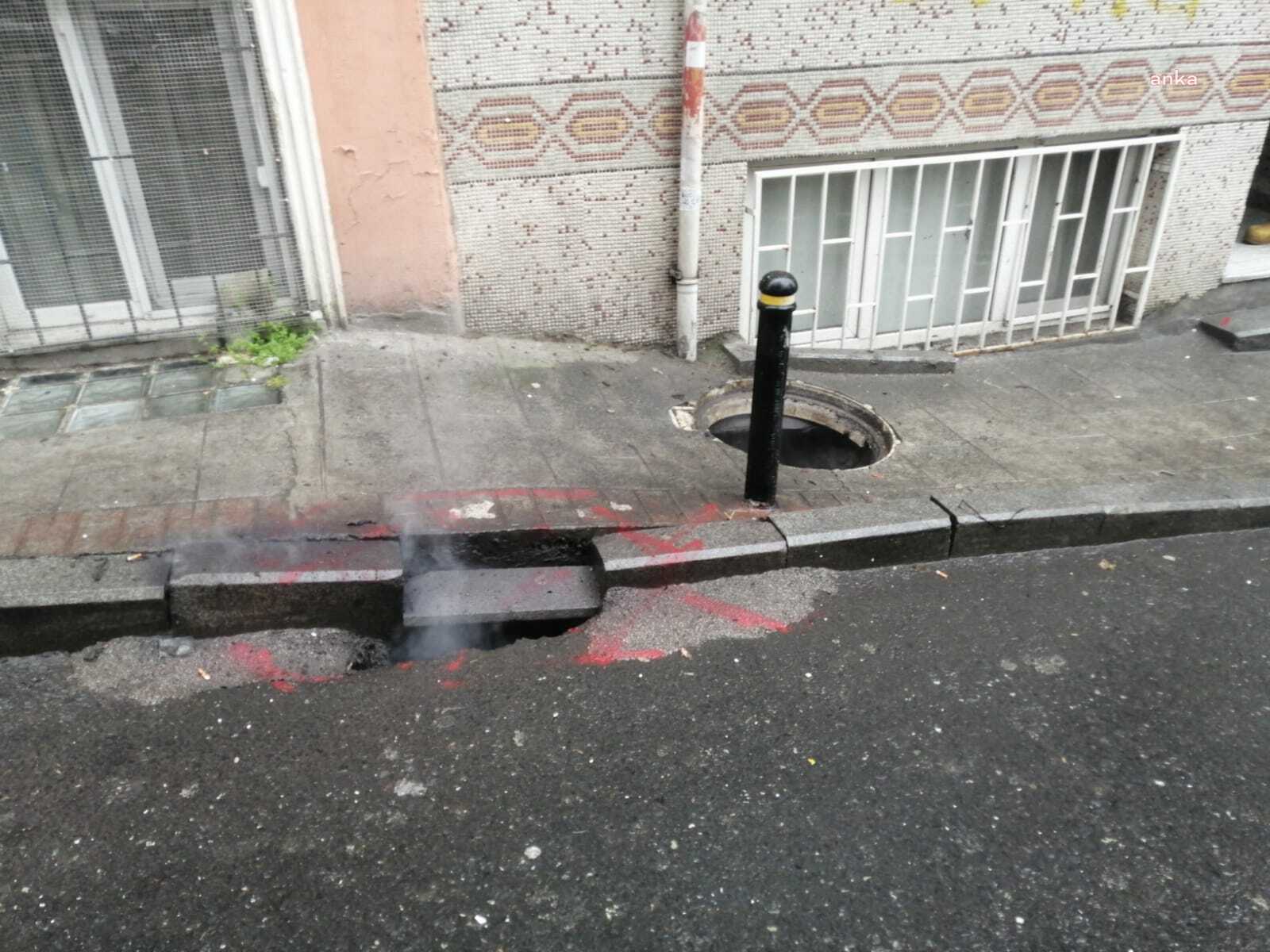 ŞİŞLİ'DE YER ALTI KABLOLARININ YANMASI SONUCU RÖGAR PATLADI