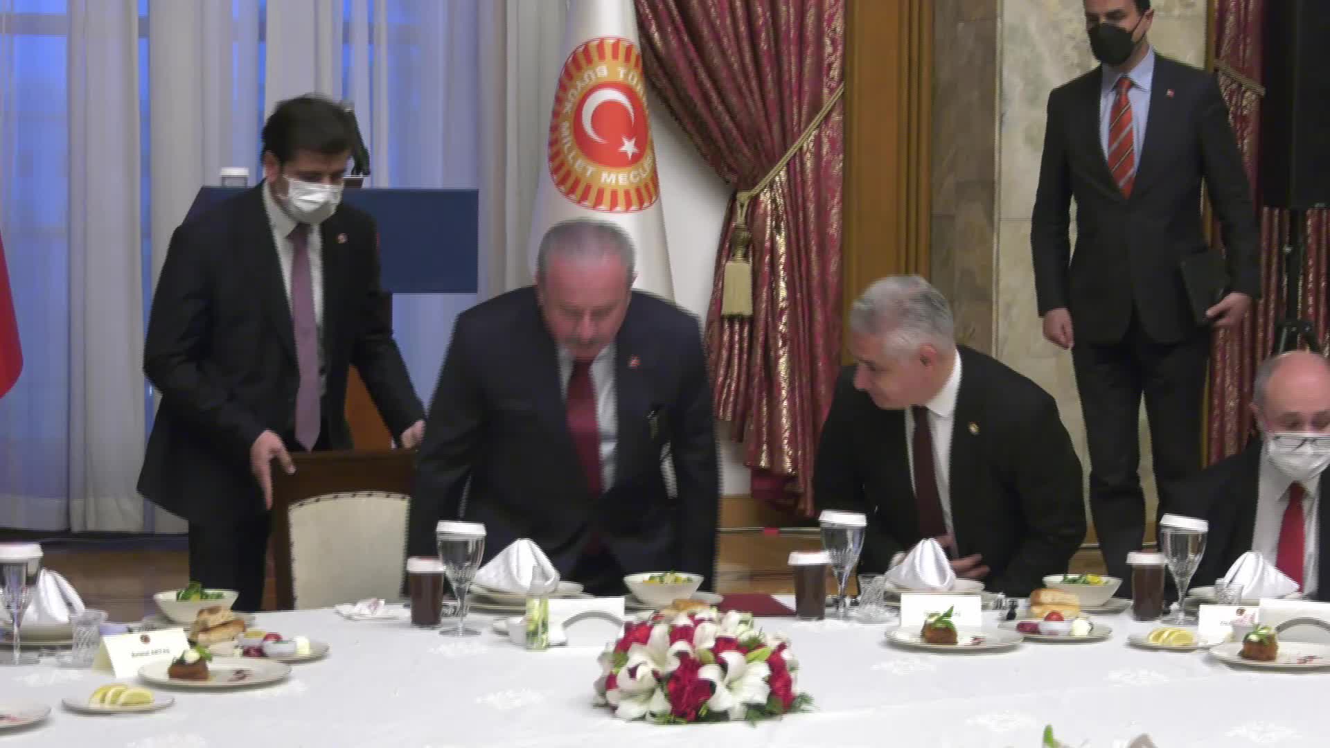 TBMM BAŞKANI ŞENTOP: ÇOK SESLİLİĞİ YANSITAN ÖZGÜR BASIN, DEMOKRASİNİN OLMAZSA OLMAZ UNSURUDUR
