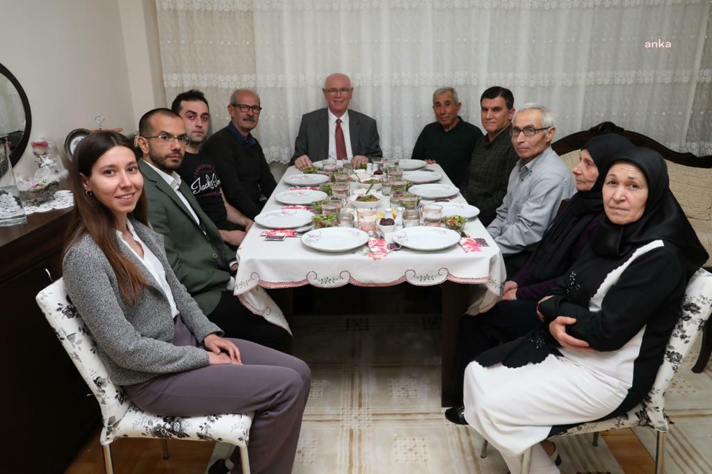 ODUNPAZARI BELEDİYE BAŞKANI KURT İFTARDA ÖZDEMİR AİLESİNİN MİSAFİRİ OLDU
