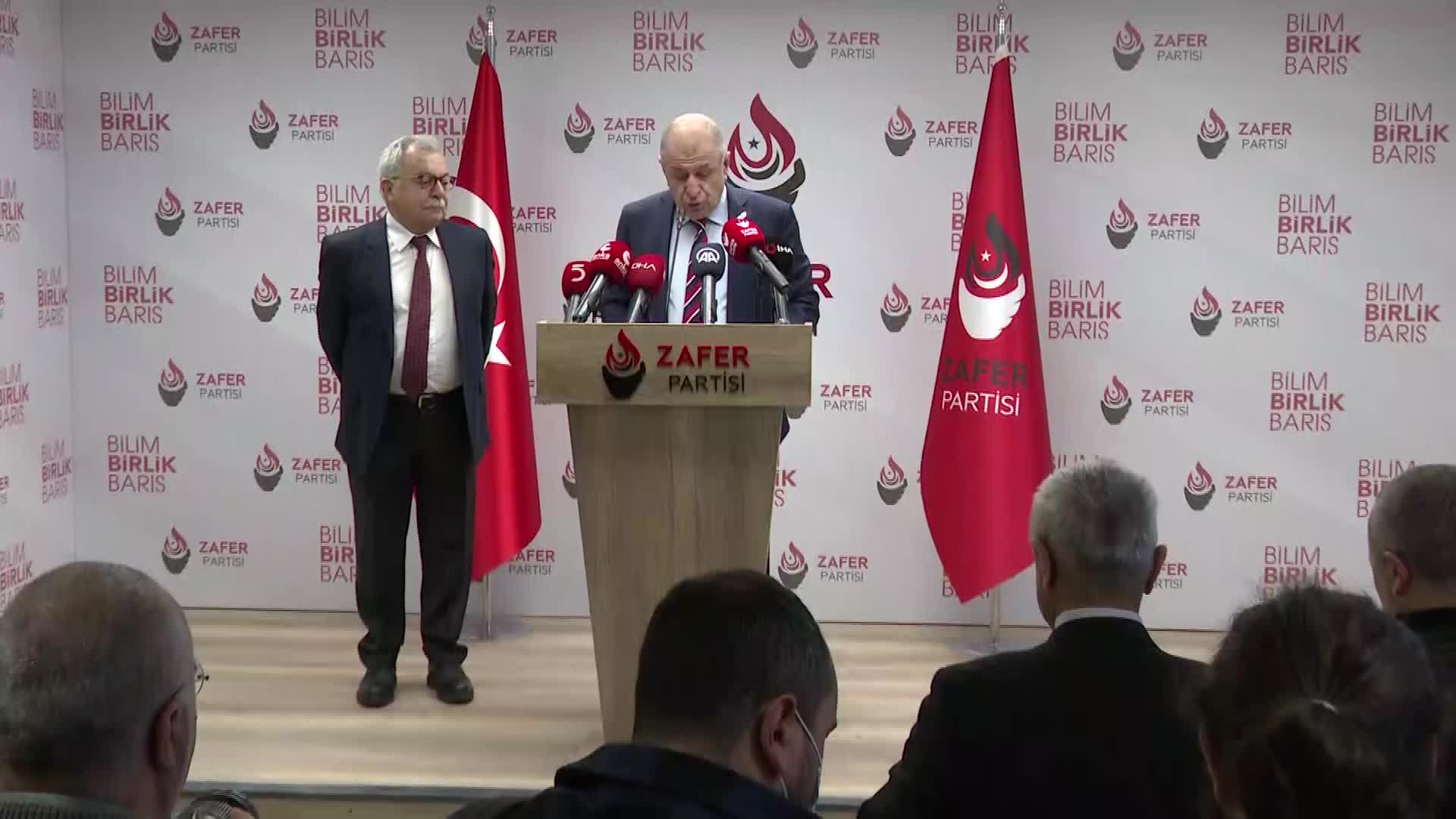 ÜMİT ÖZDAĞ: “ZAFER PARTİSİ OLARAK ŞAM HÜKÜMETİYLE SIĞINMACI VE KAÇAKLARIN GERİ DÖNÜŞÜ İÇİN GÖRÜŞME SÜRECİNİ BAŞLATIYORUZ”